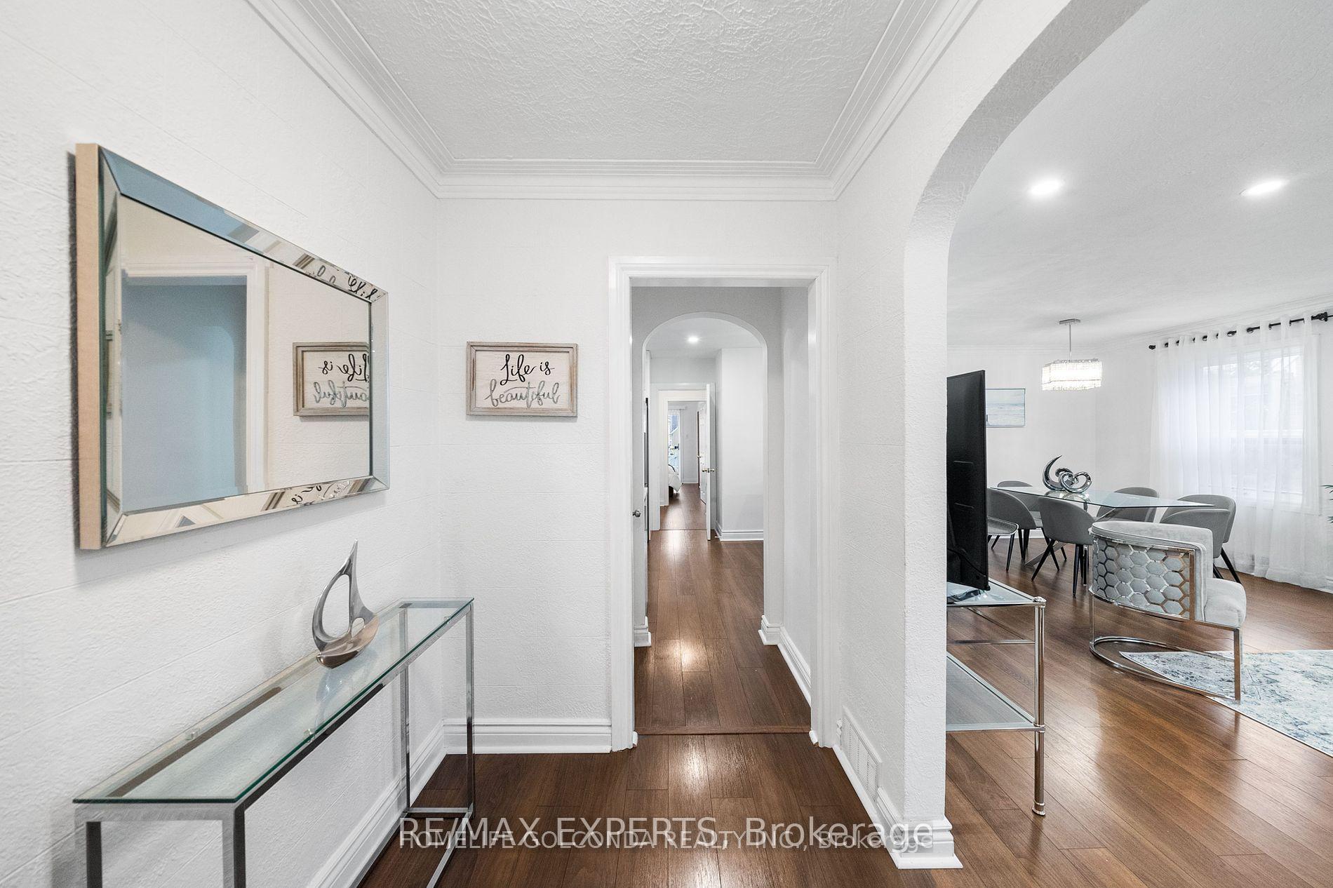 253 Bogert Avenue, Toronto 2