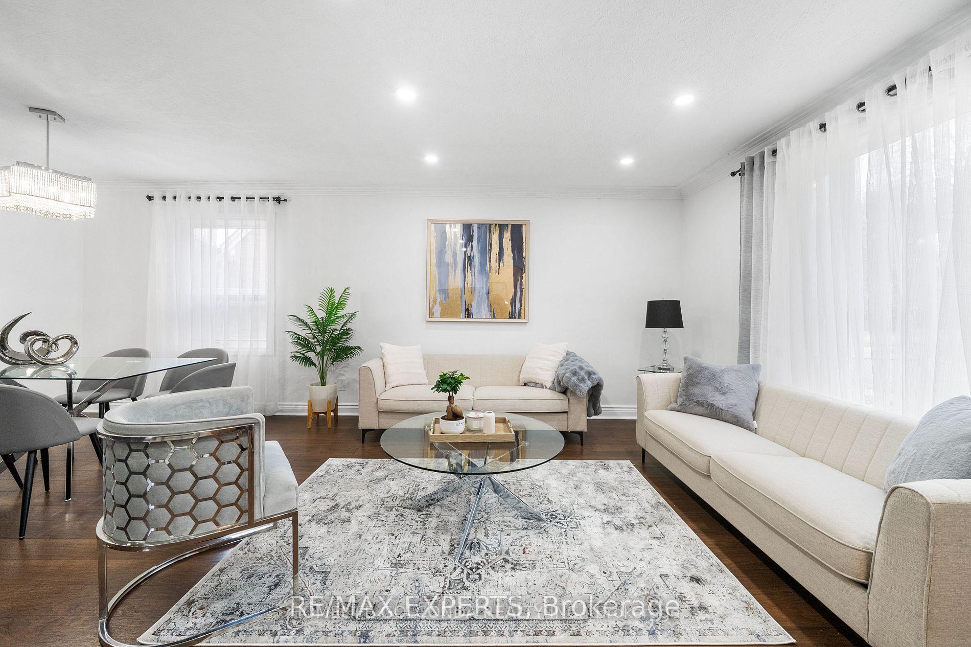 253 Bogert Avenue, Toronto 4