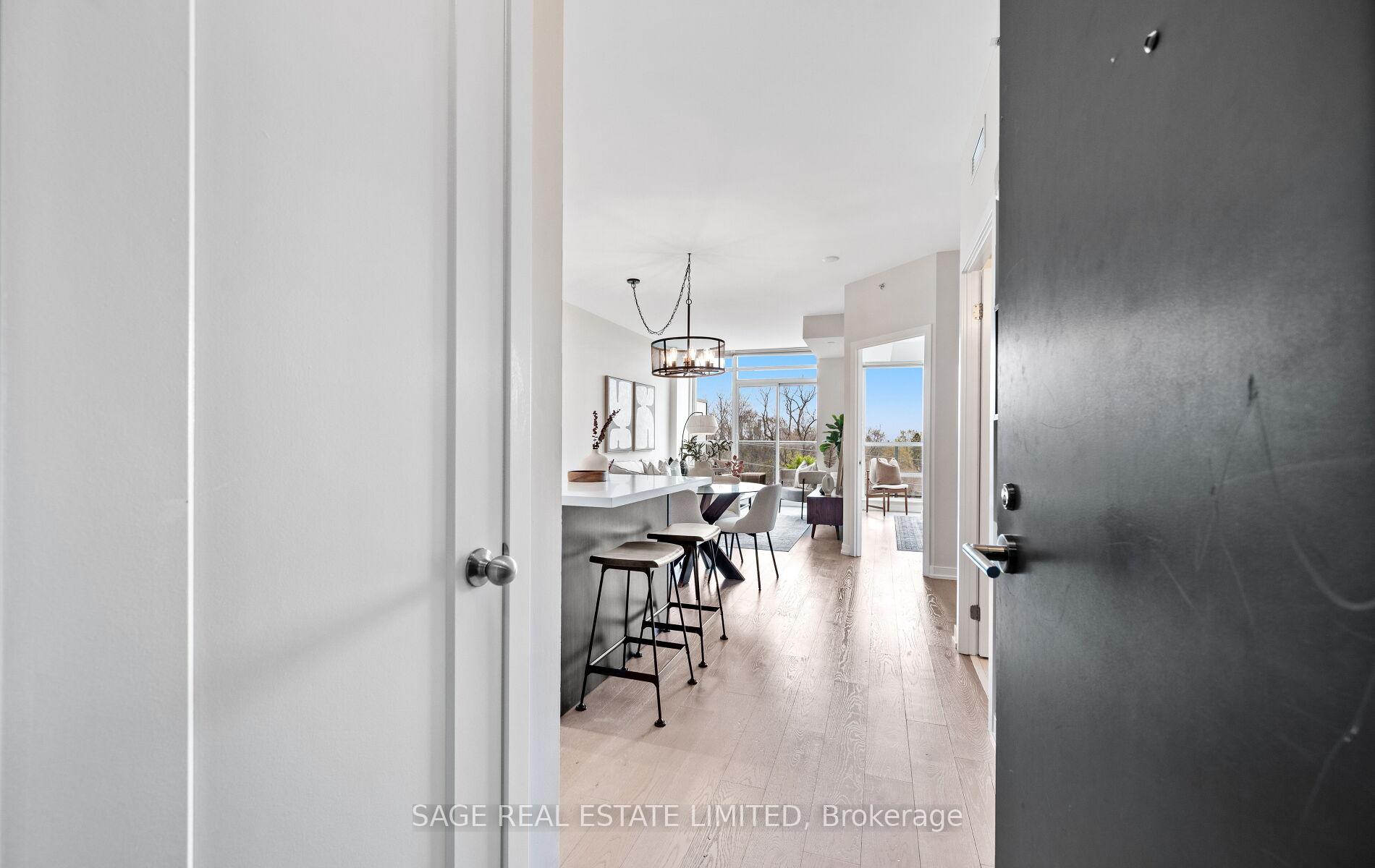 525 - 8 Fieldway Road, Toronto 2