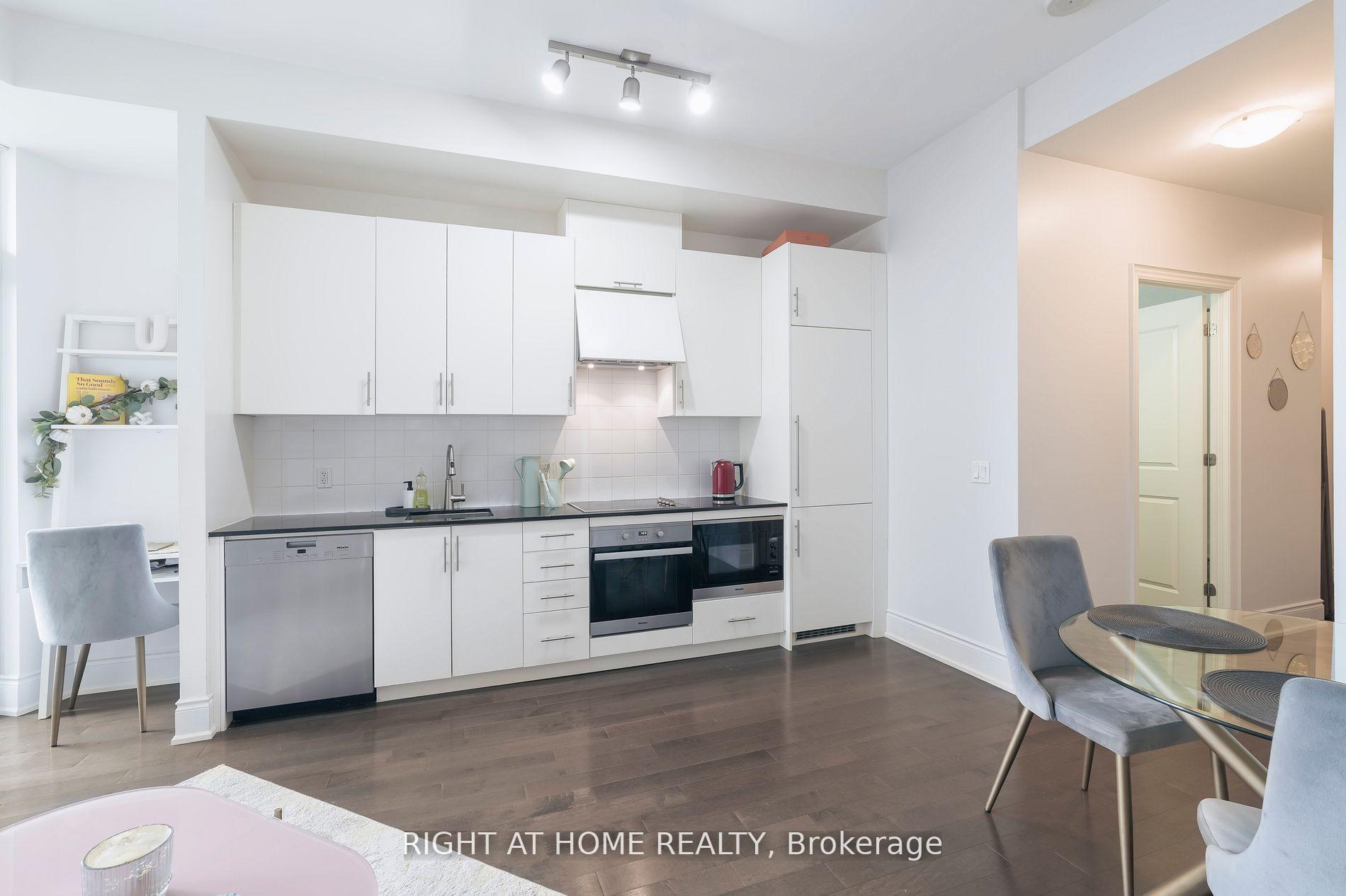 918 - 23 Glebe Road W, Toronto 3