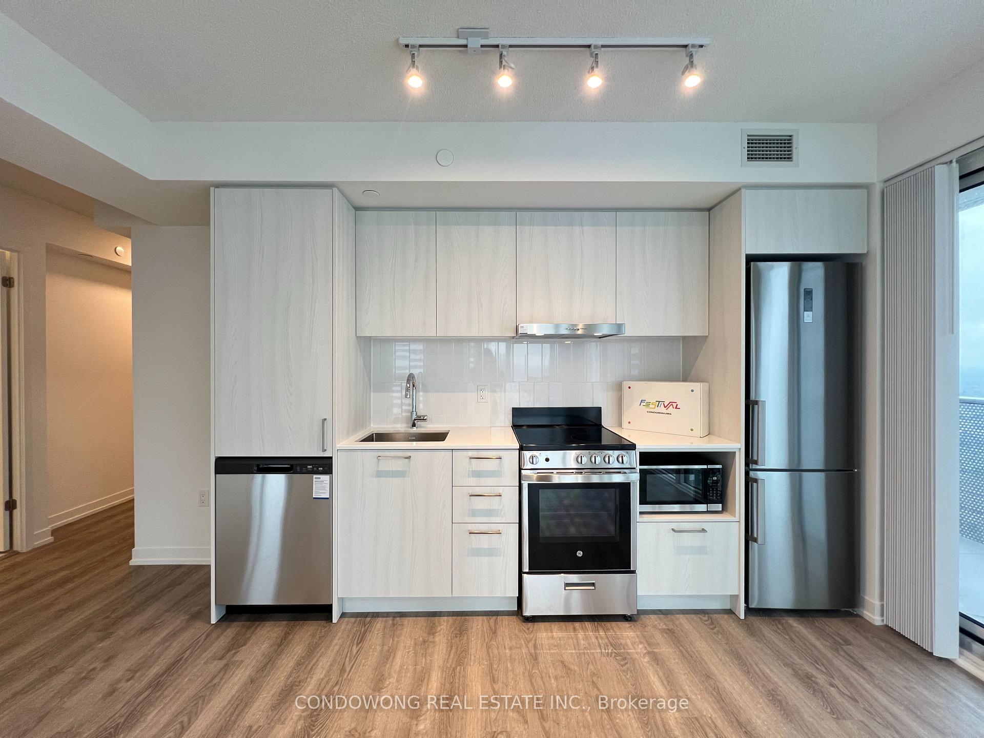 4015 - 195 Commerce Street, Vaughan 2