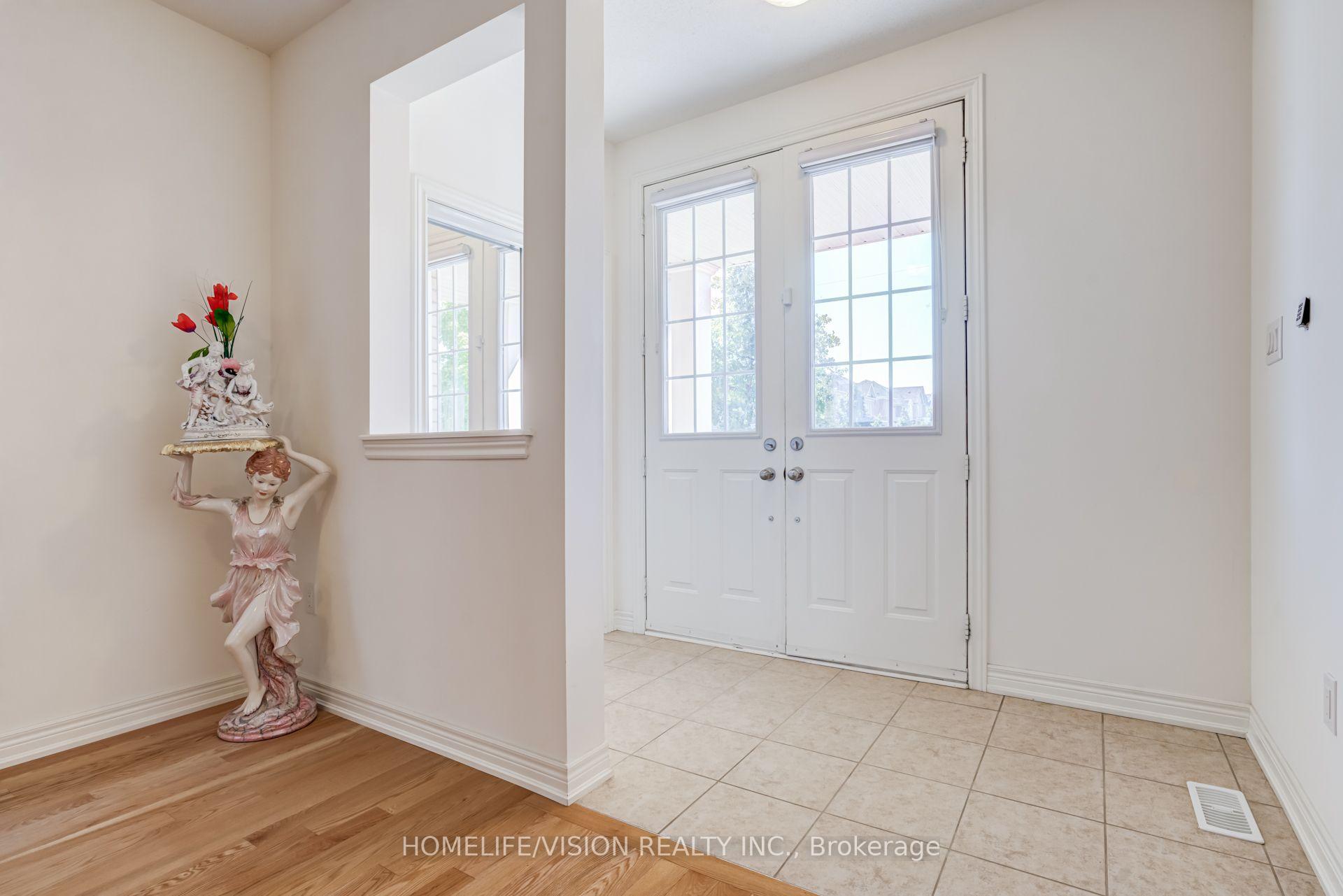 383 Royal West Drive, Brampton 5