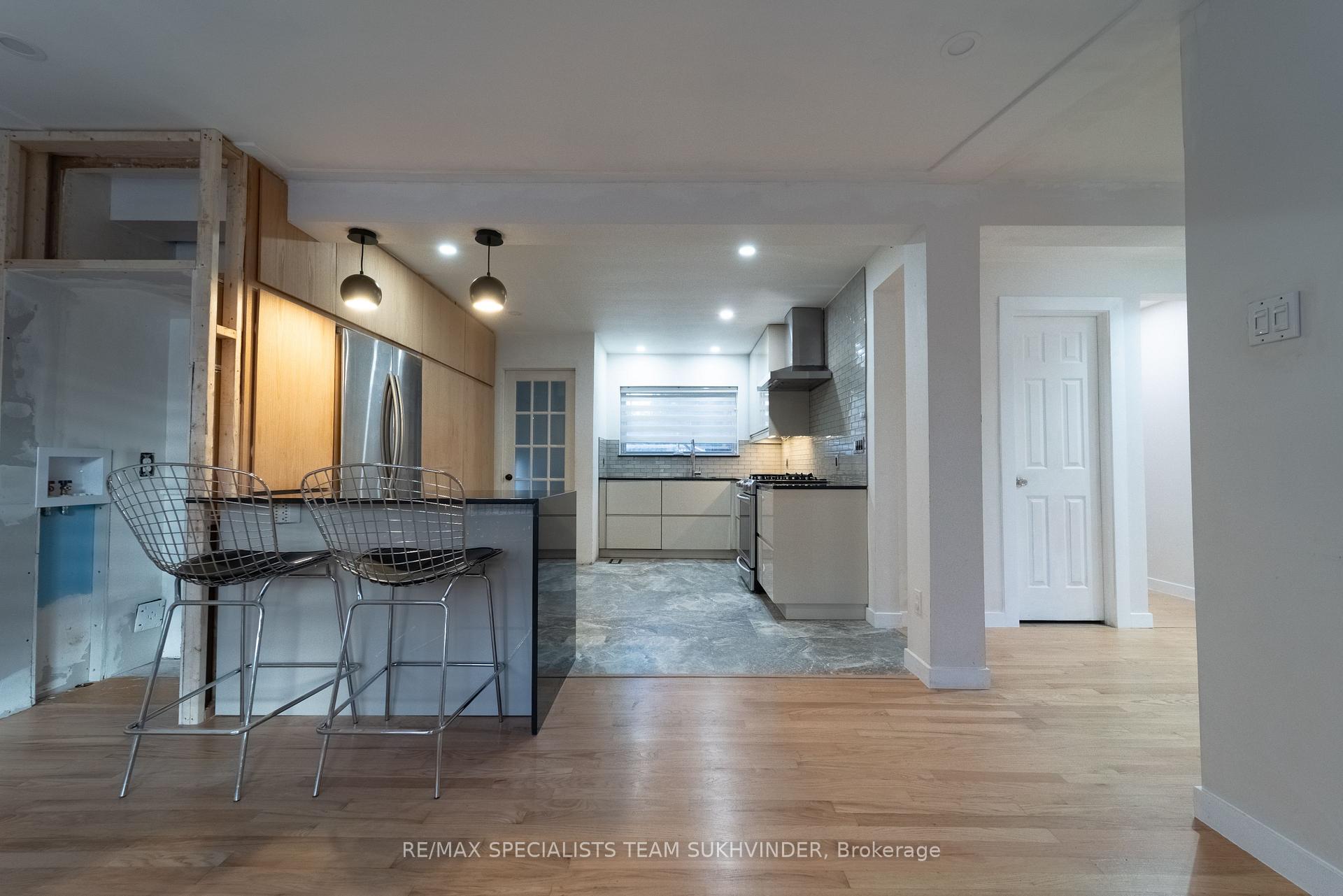 Main - 79 Redwater Drive, Toronto 5