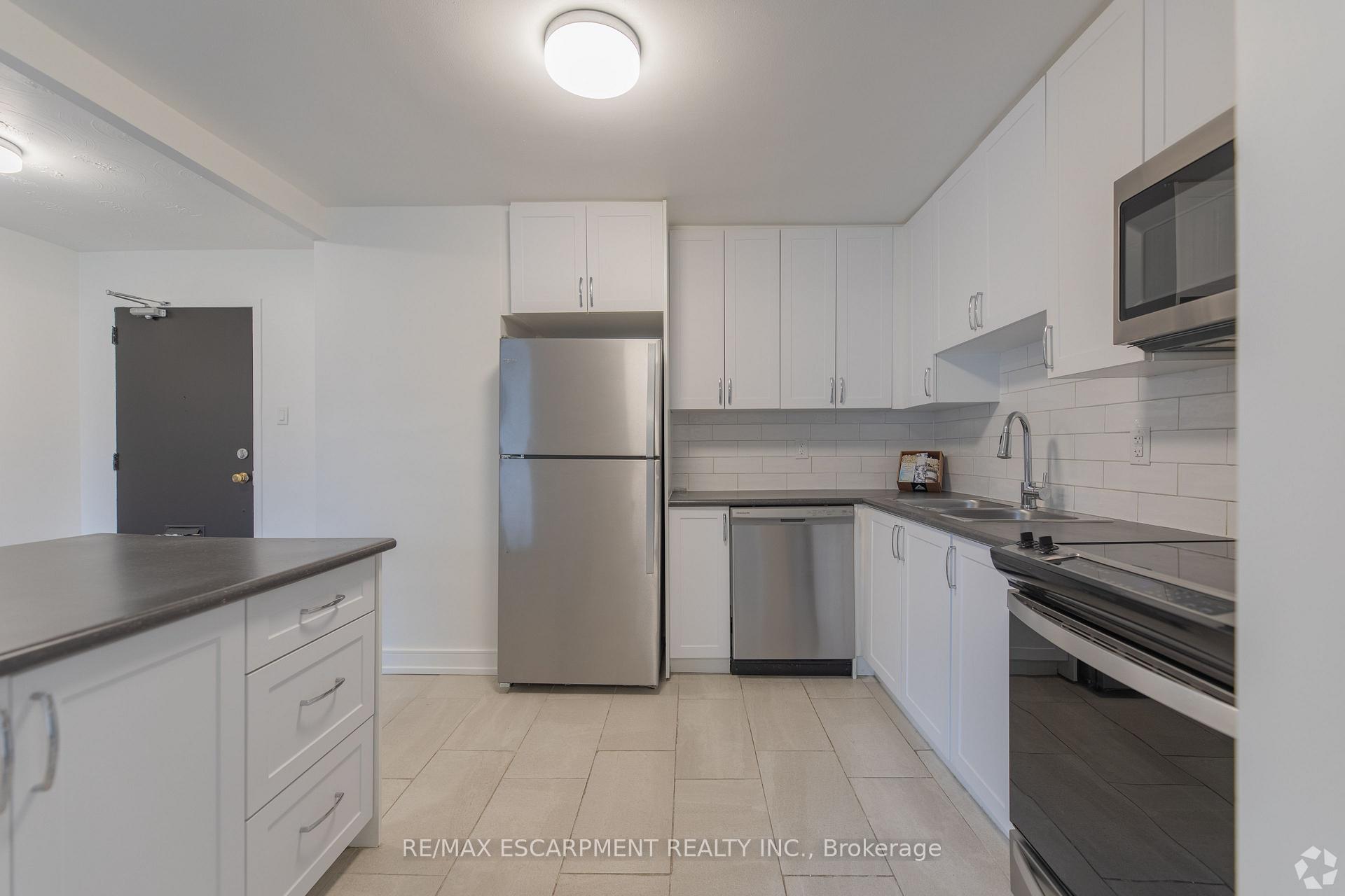 809 - 285 Erb Street W, Waterloo