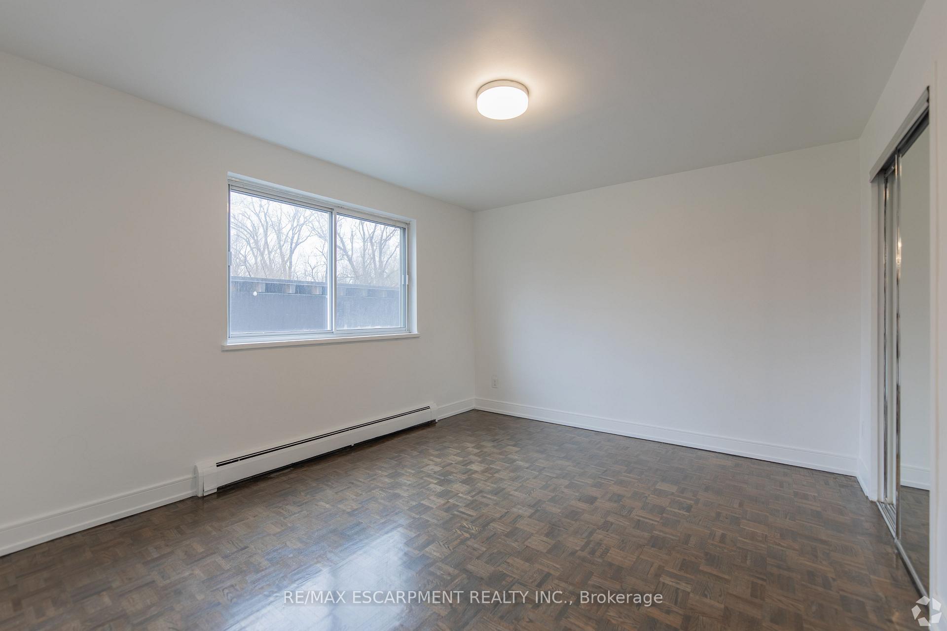 809 - 285 Erb Street W, Waterloo 5