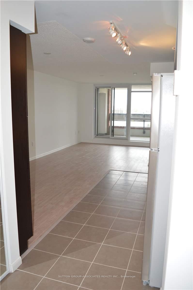 714 - 830 Lawrence Avenue W, Toronto 5