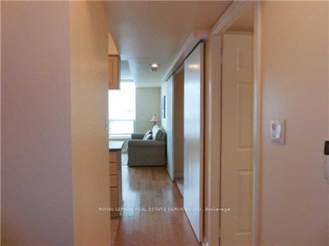 527 - 230 Queens Quay, Toronto 4