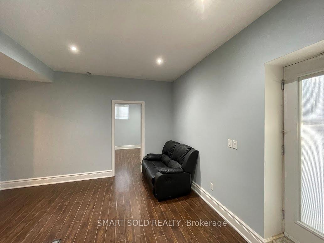 BSMT - 11 lurgan Drive, Toronto 4