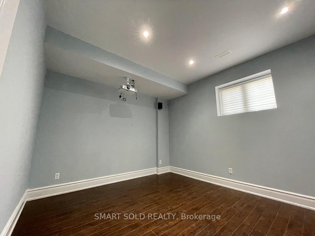BSMT - 11 lurgan Drive, Toronto 3
