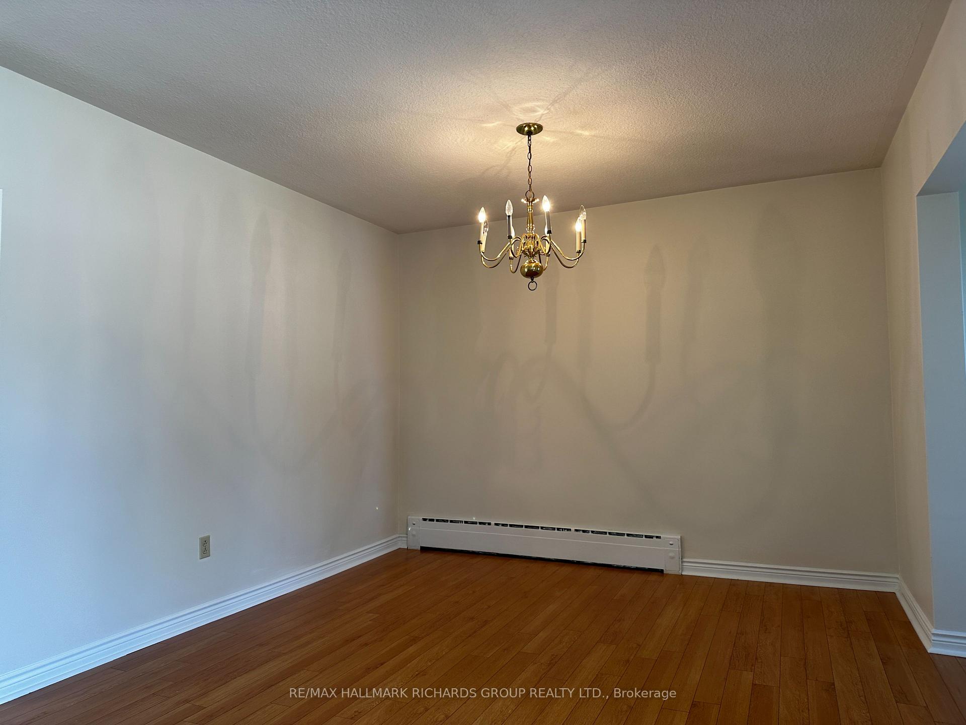 371 Cummer Avenue, Toronto 4