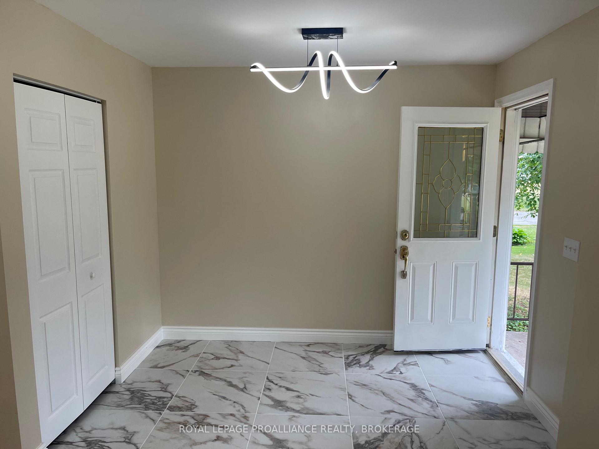 462 Coronation Boulevard, Loyalist 3