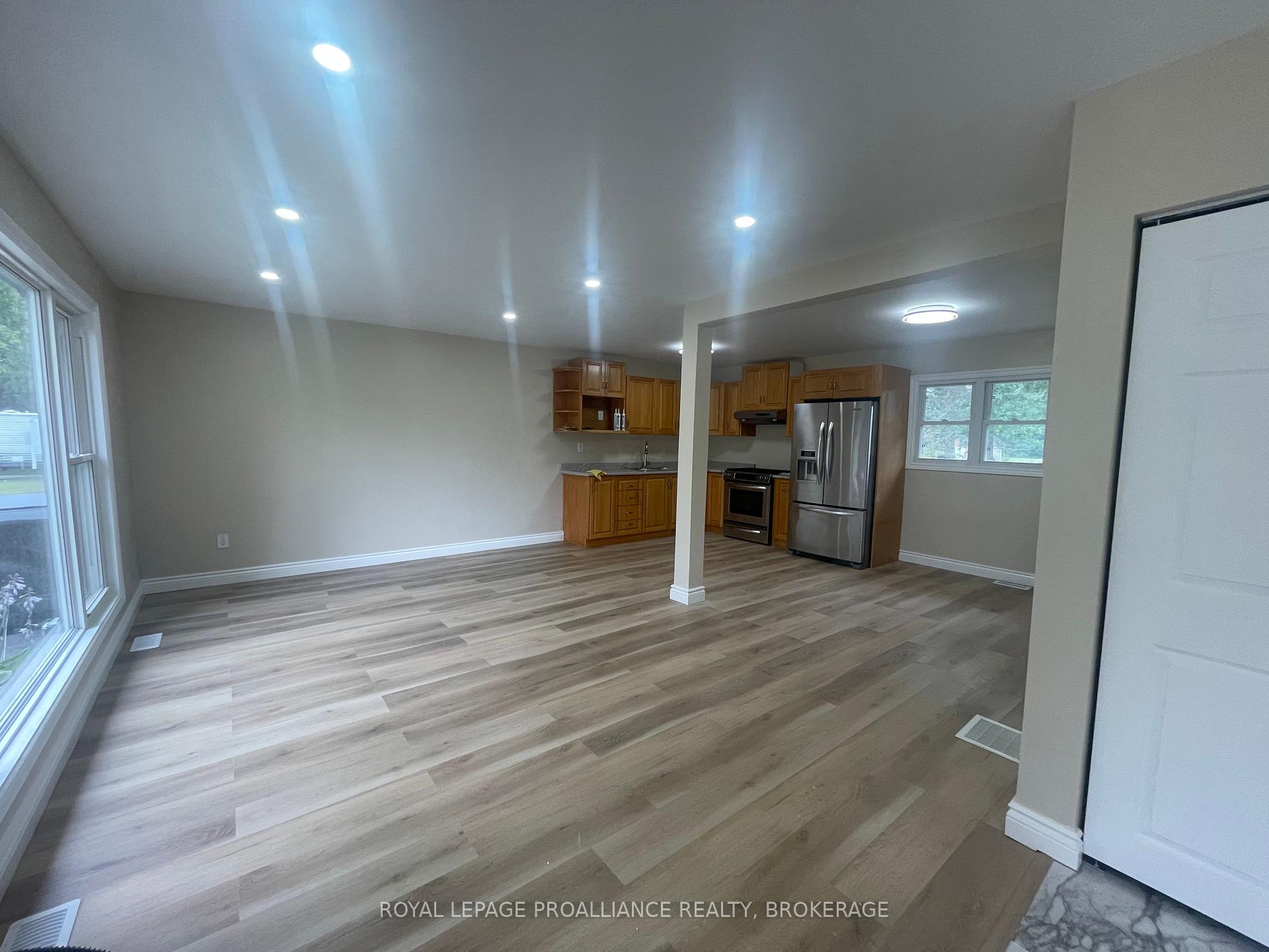 462 Coronation Boulevard, Loyalist 4