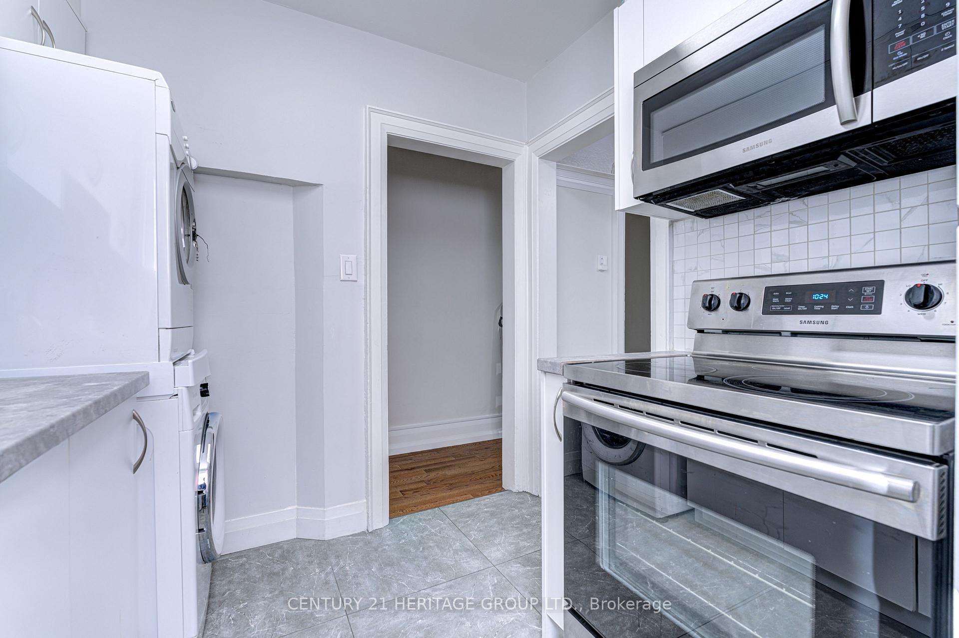 3065 Lake Shore Boulevard W, Toronto 4