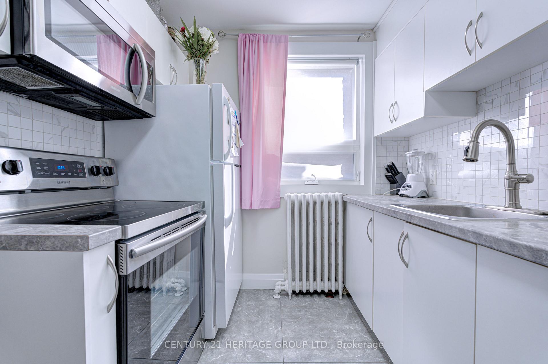 3065 Lake Shore Boulevard W, Toronto 3