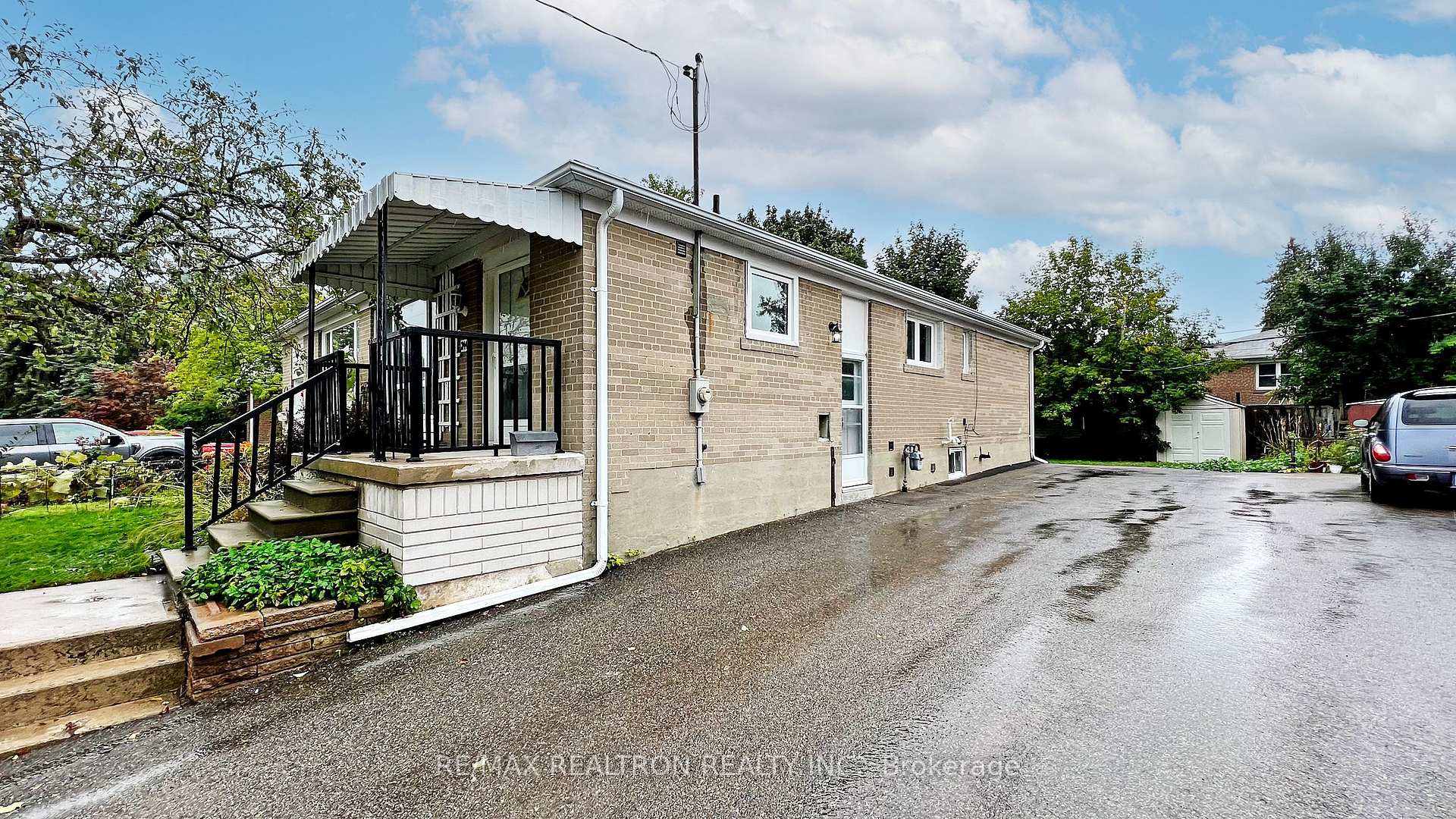 Bachelor Unit # - 244 Browndale Crescent, Richmond Hill 2