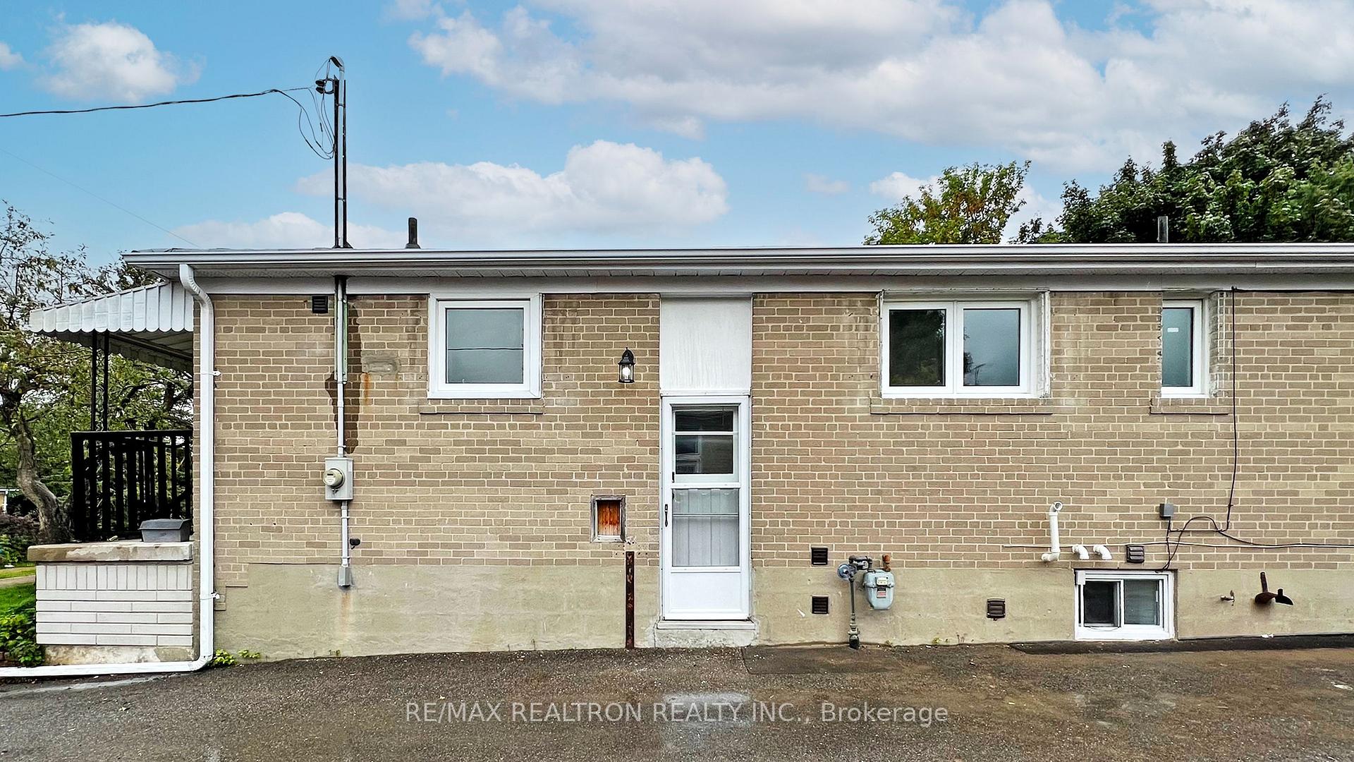 Bachelor Unit # - 244 Browndale Crescent, Richmond Hill 3