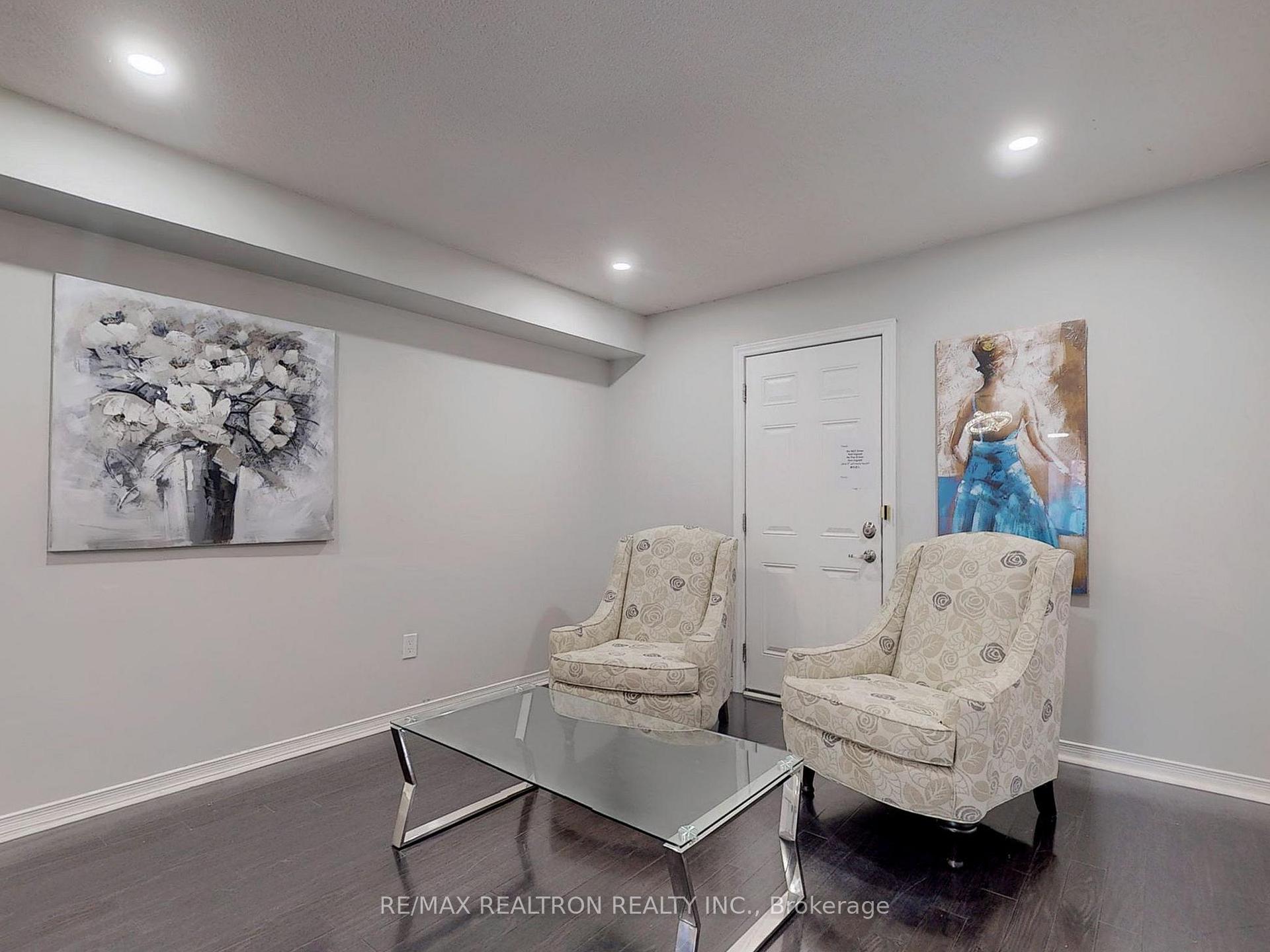 Upper - 8 Estoril Street, Richmond Hill 5