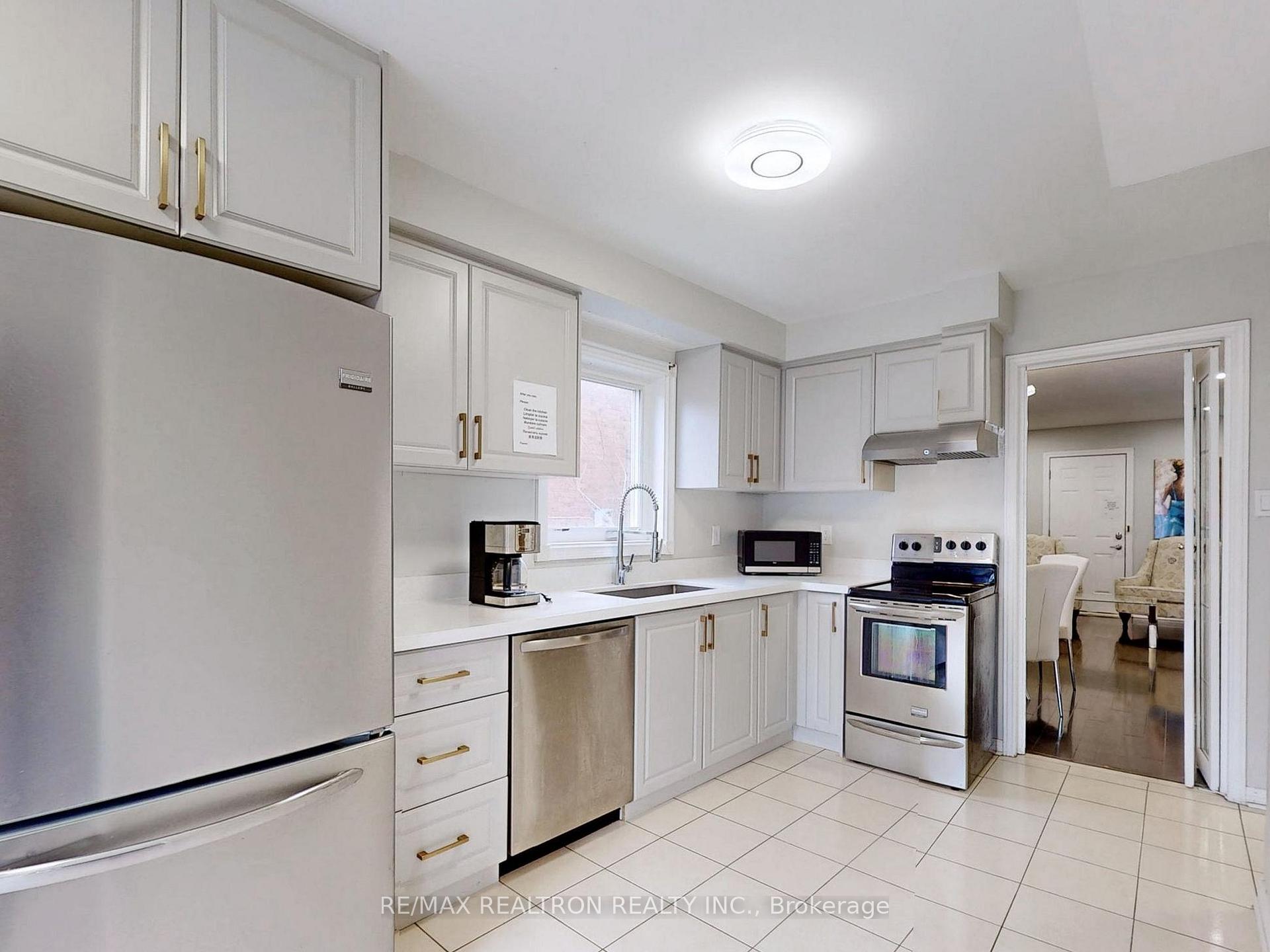 Upper - 8 Estoril Street, Richmond Hill 2