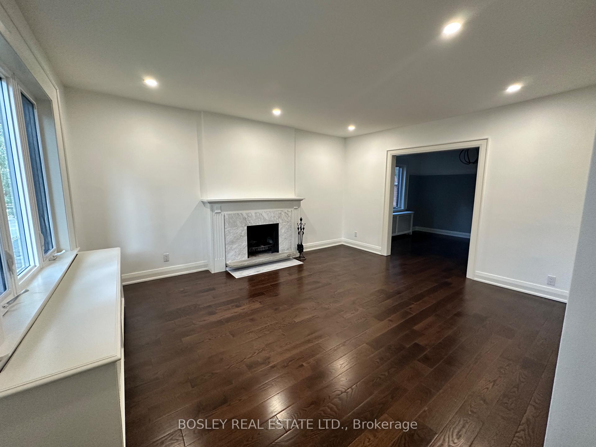 2 - 229 Manor Road E, Toronto 4