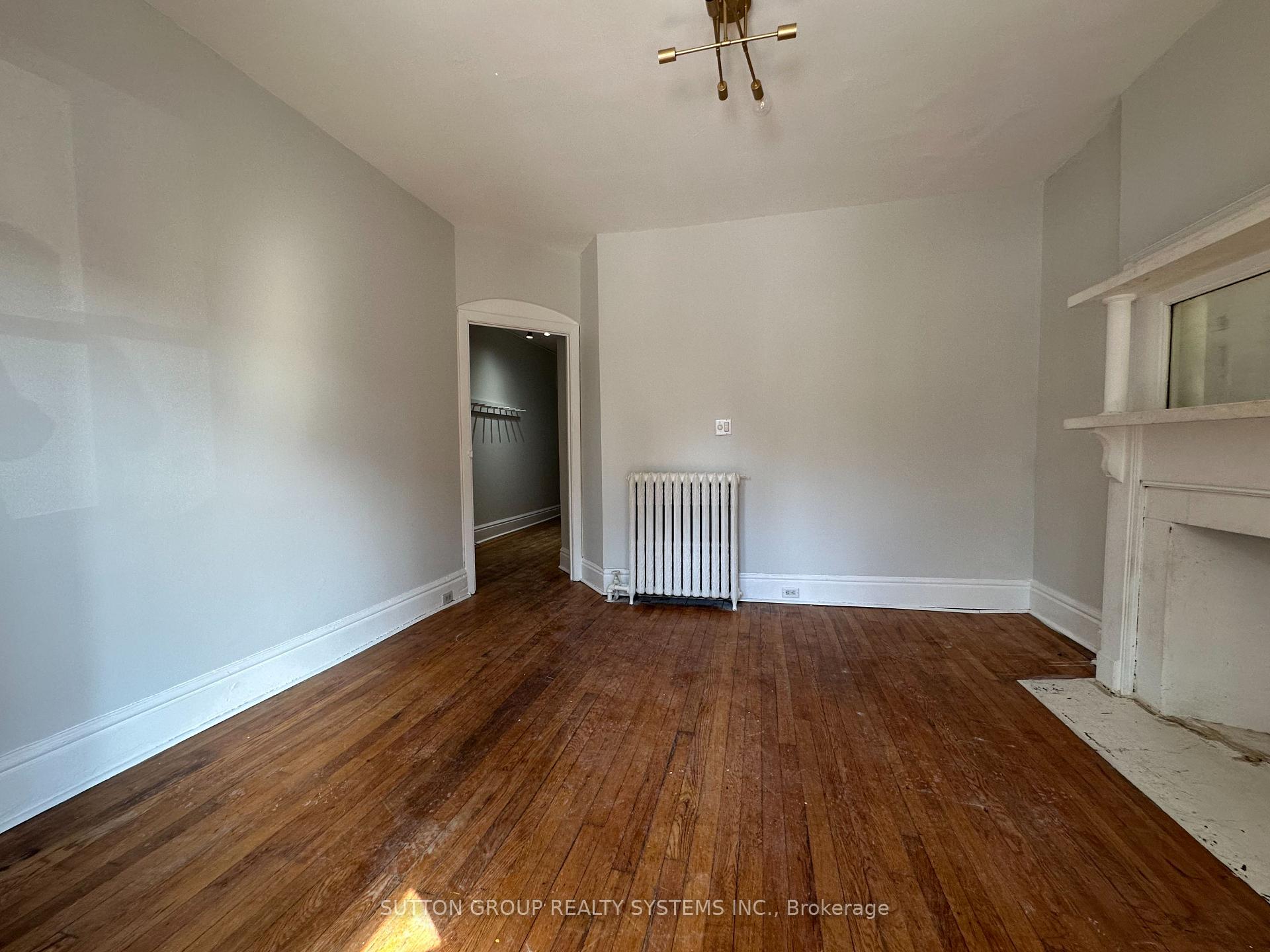 D - 237 Dovercourt Road, Toronto 3