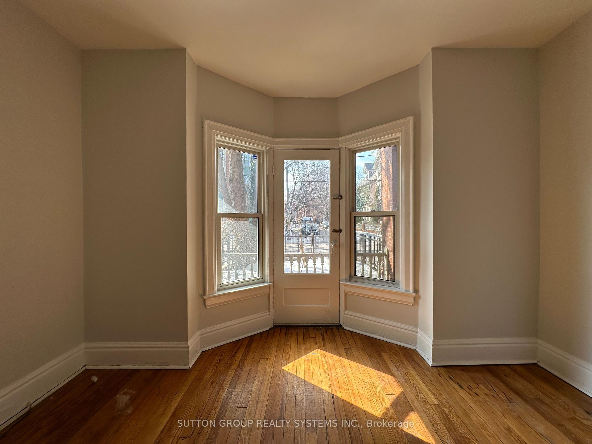 D - 237 Dovercourt Road, Toronto 4