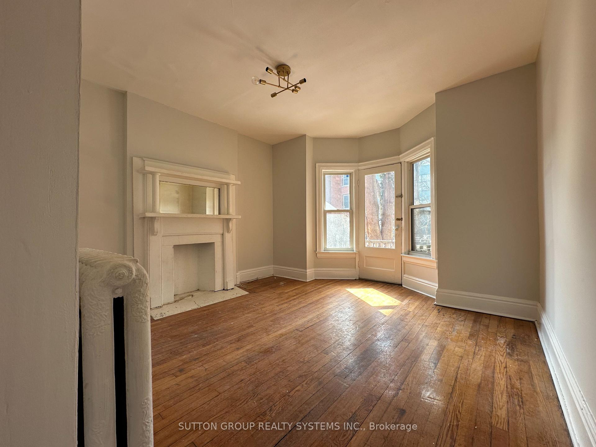 D - 237 Dovercourt Road, Toronto 2
