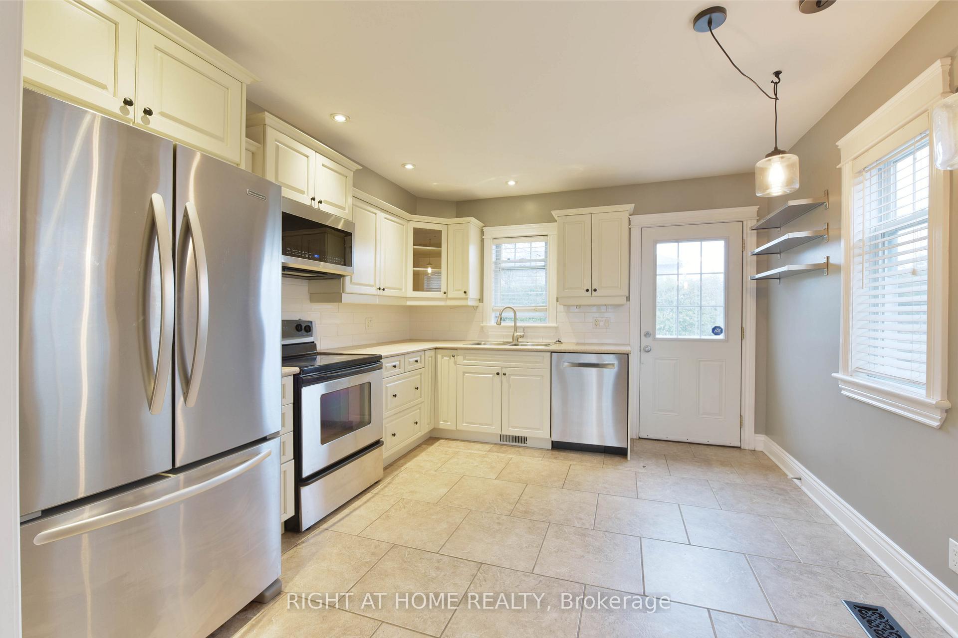 37 ROSSLAND Avenue, Ottawa 5