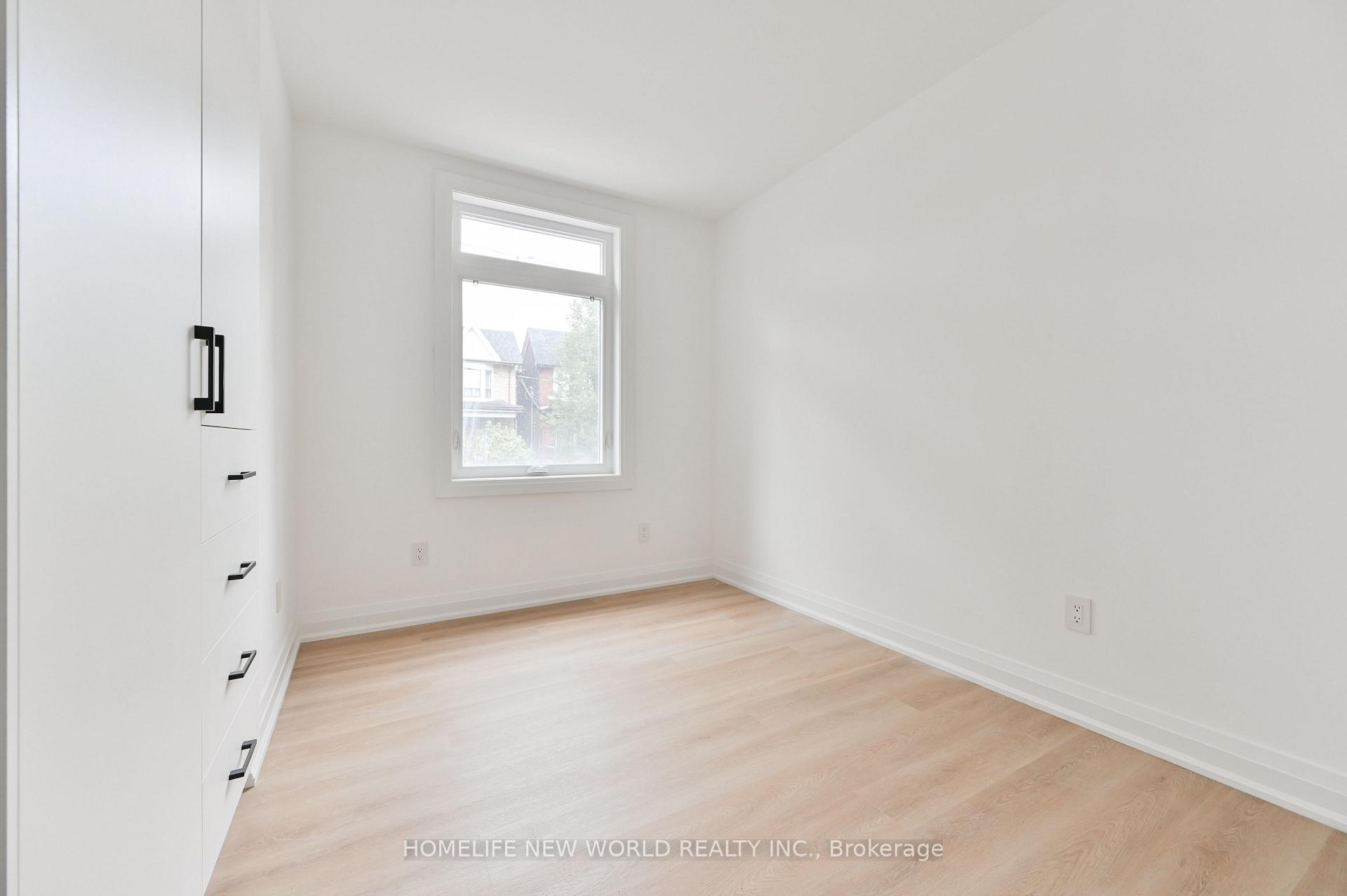 228 Emerson Ave Avenue, Toronto 5