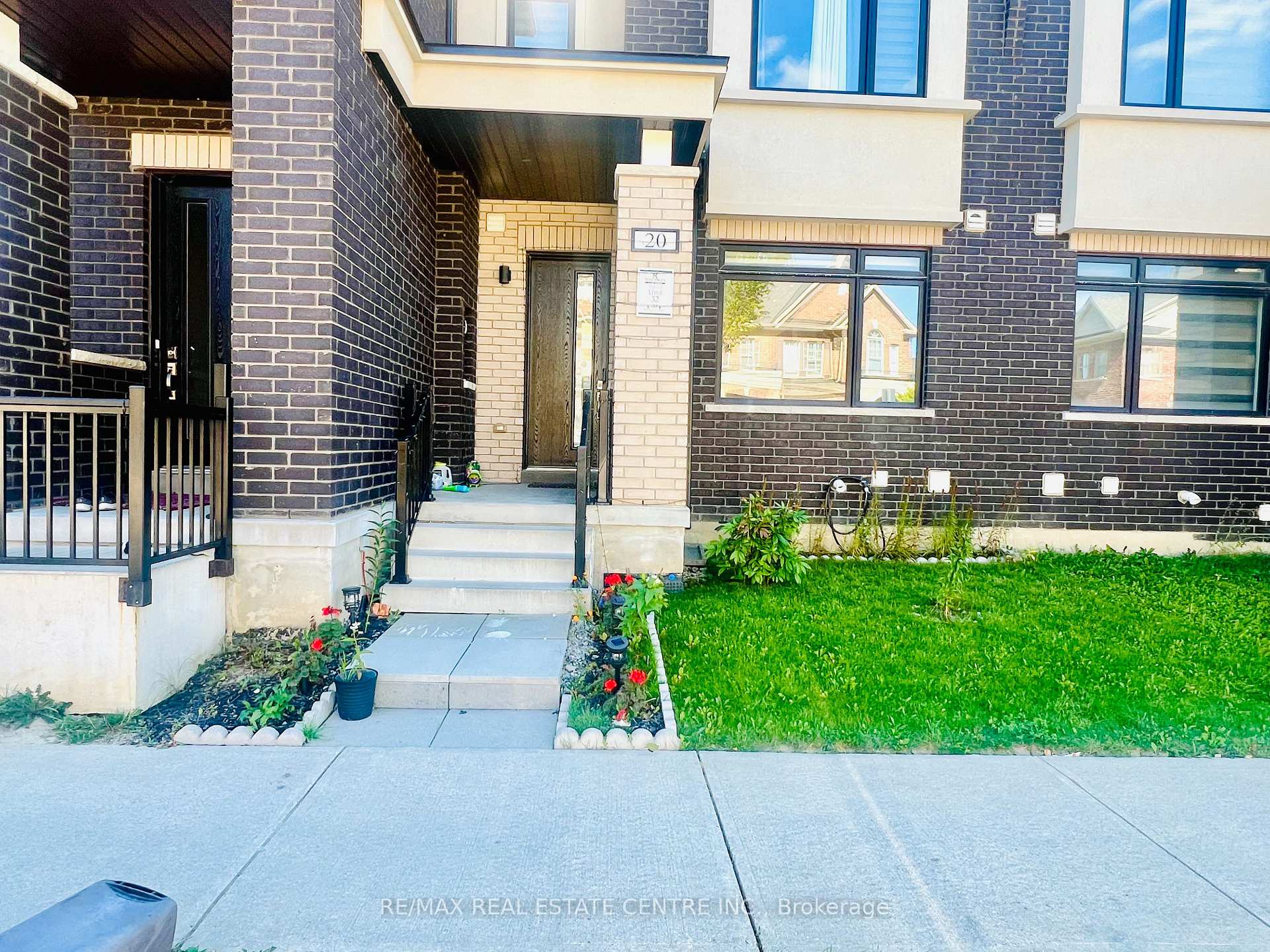 20 Military Crescent, Brampton 4