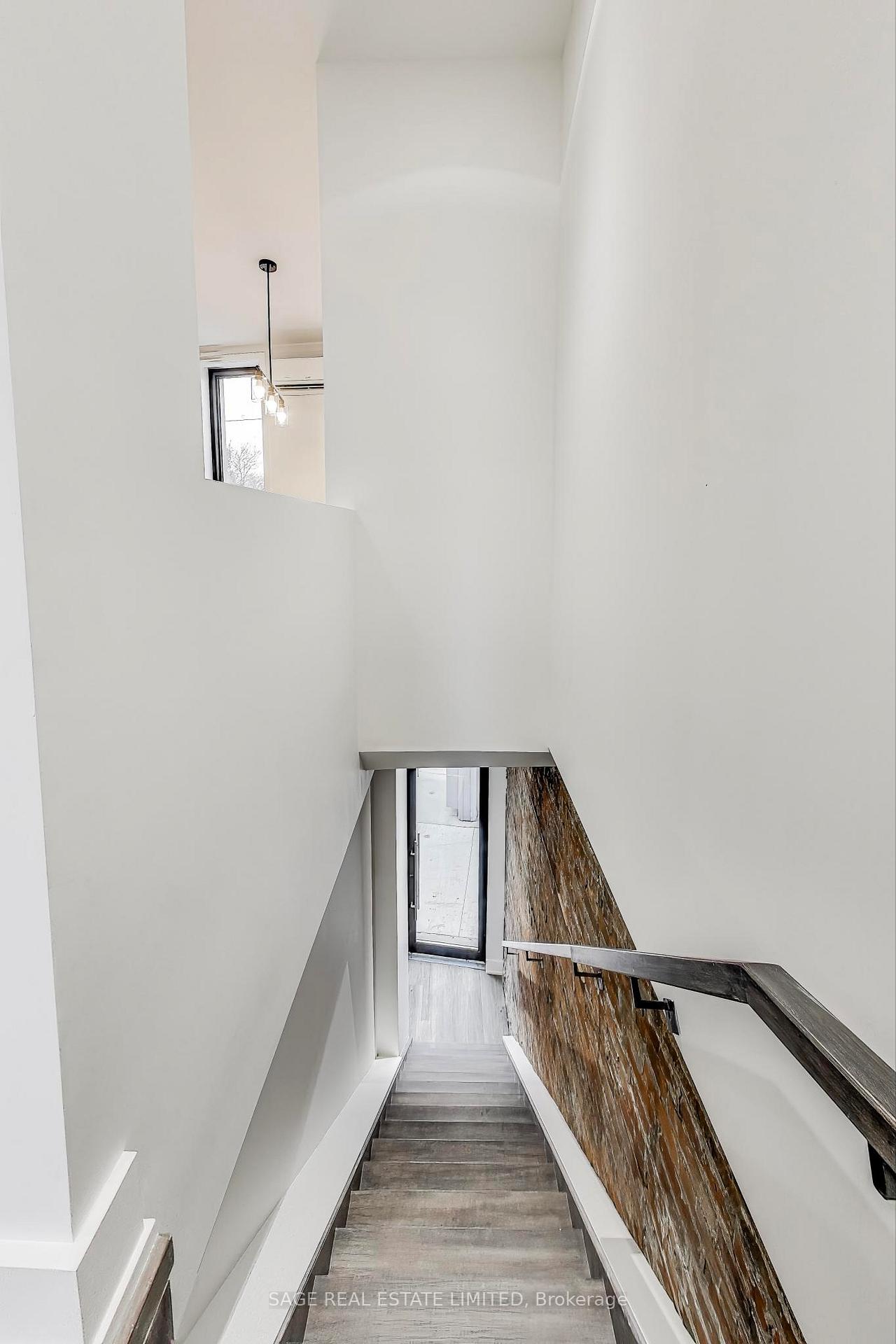 Upper - 2551 Yonge Street, Toronto 3