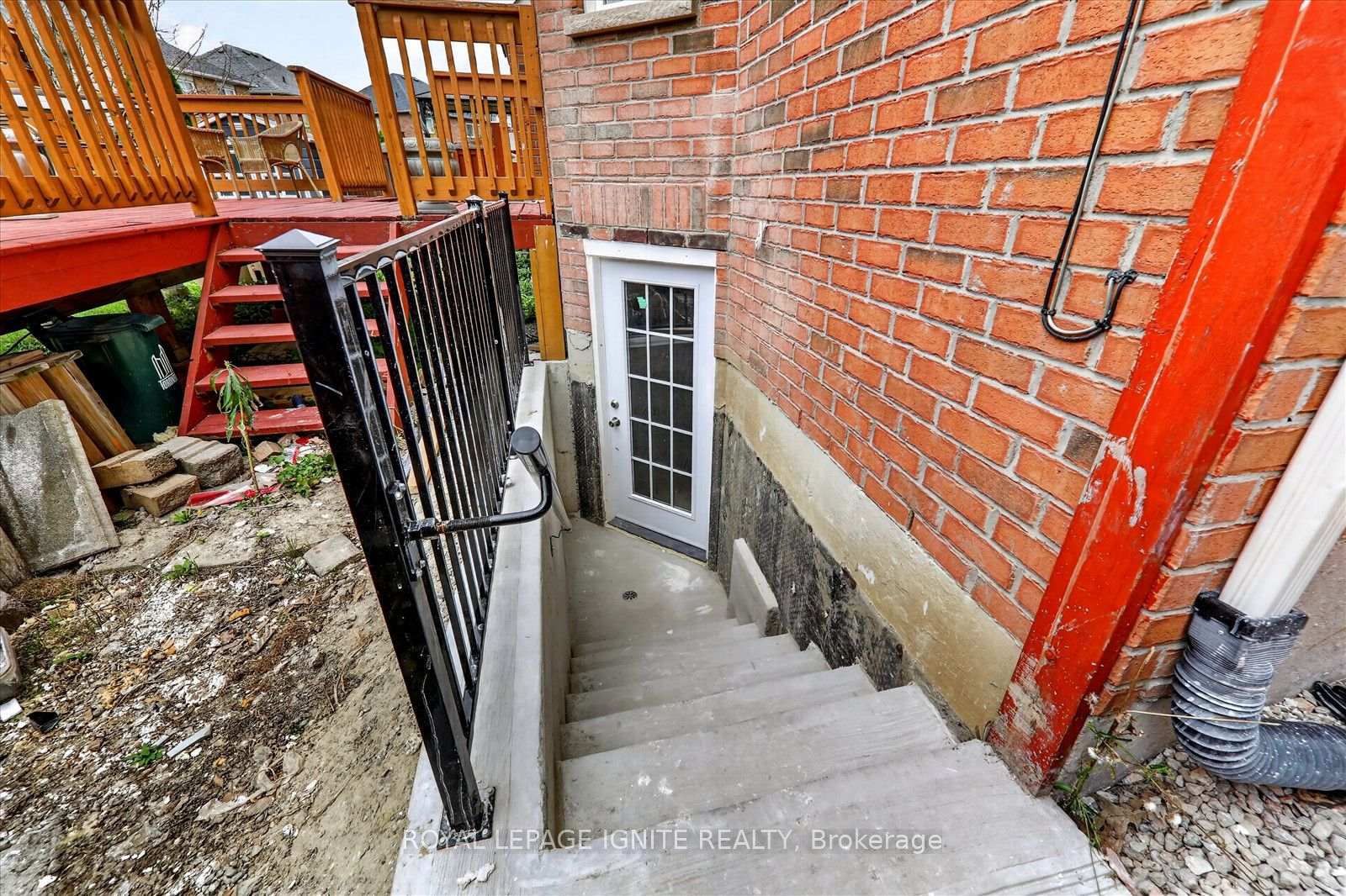 BSMT - 15 Starry Crescent, Toronto 4
