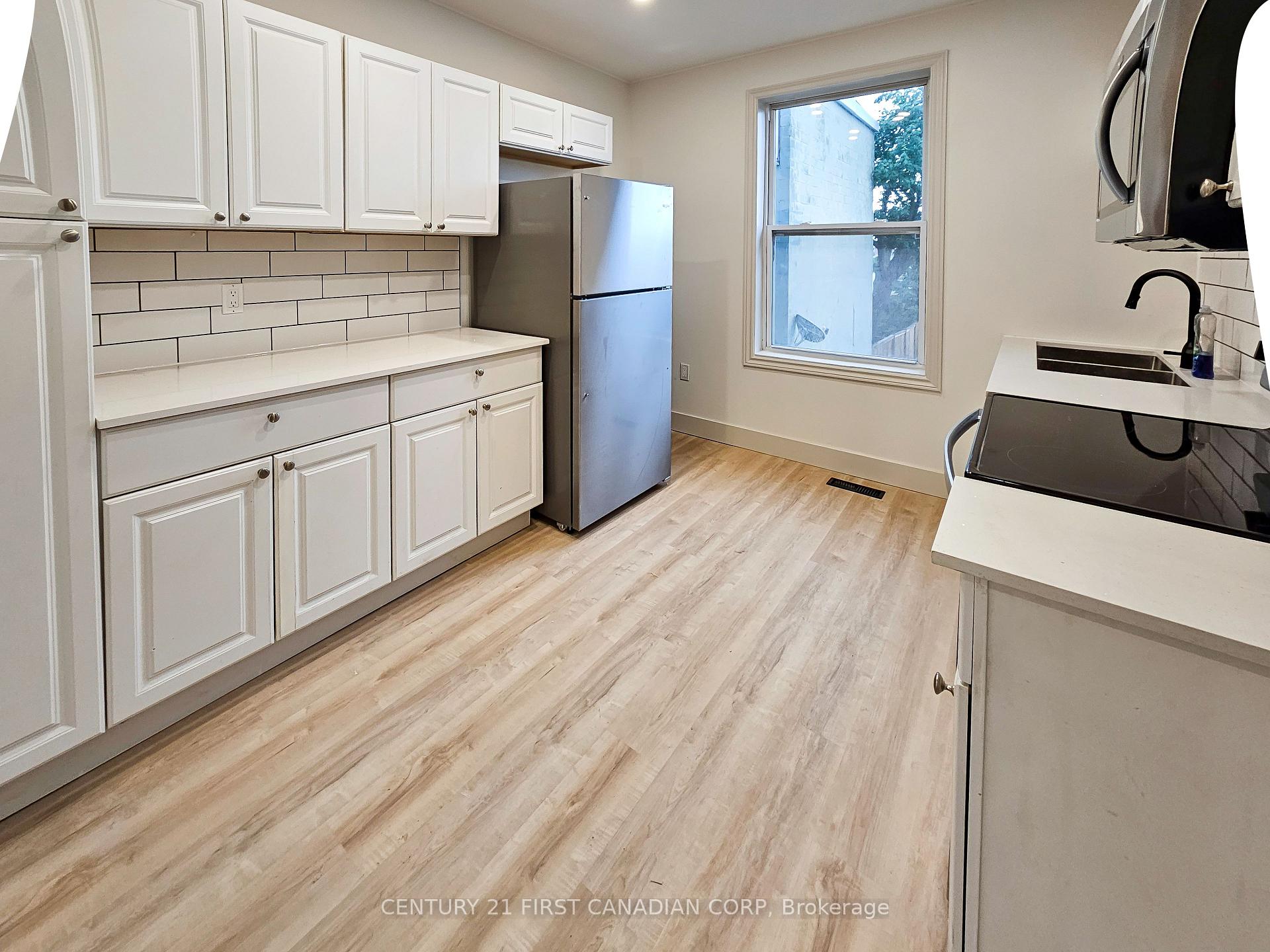 Apt 2 - 859 Dundas Street, London East 3