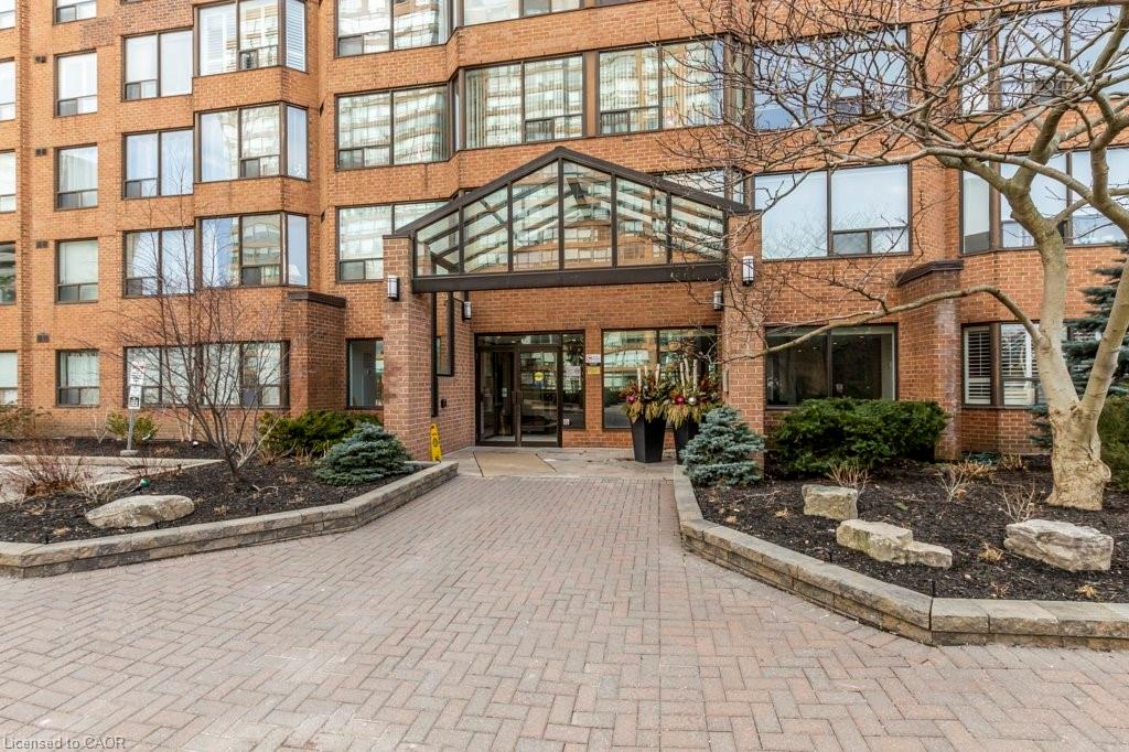 502 - 1270 Maple Crossing Boulevard, Burlington 2