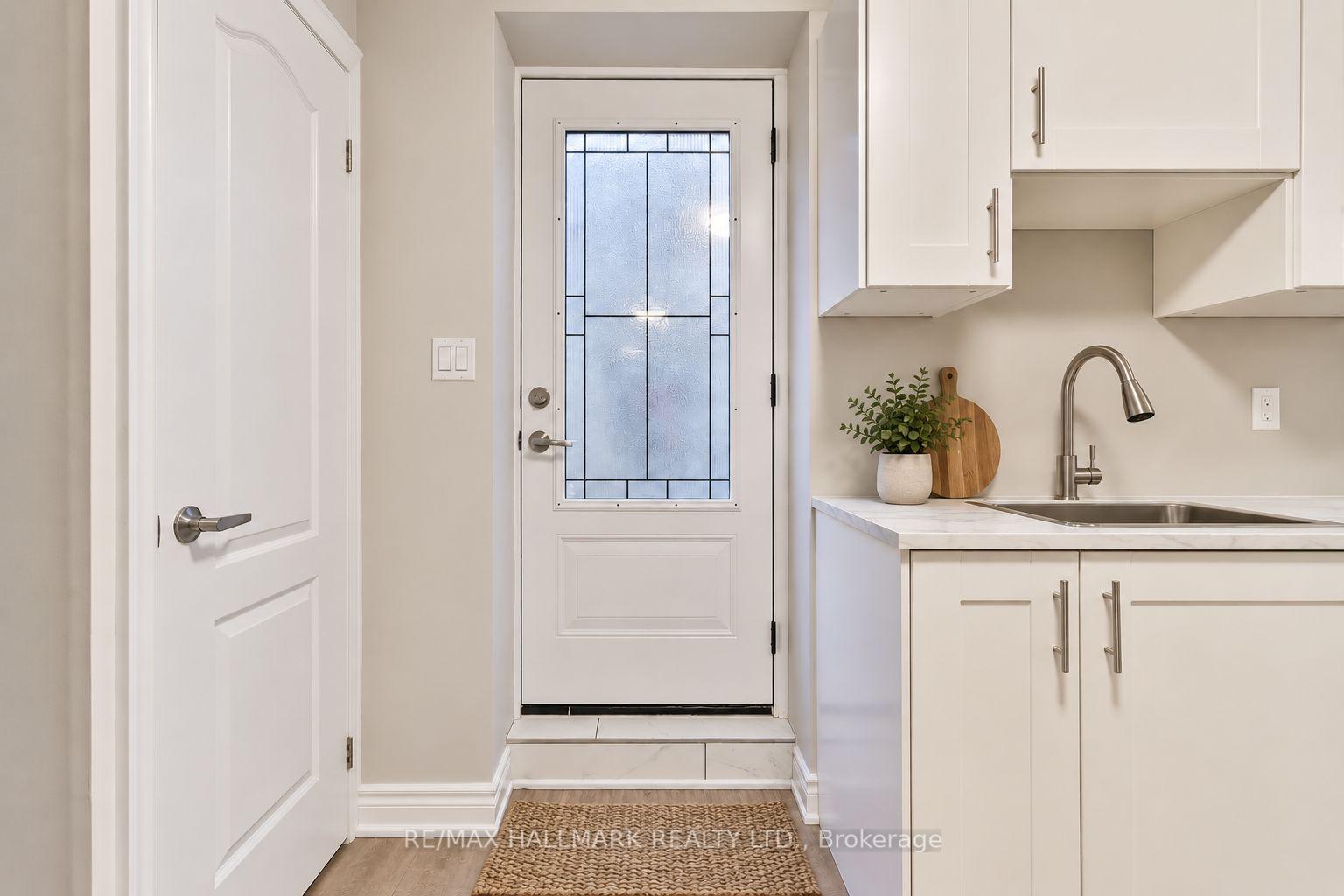 Lower - 18 Aldenham Crescent, Toronto 3