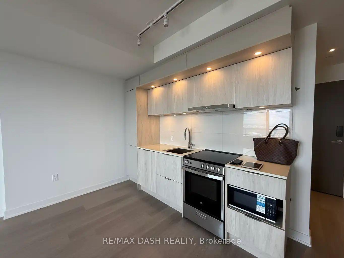 5604 - 448 Burnhamthorpe Road W, Mississauga 4
