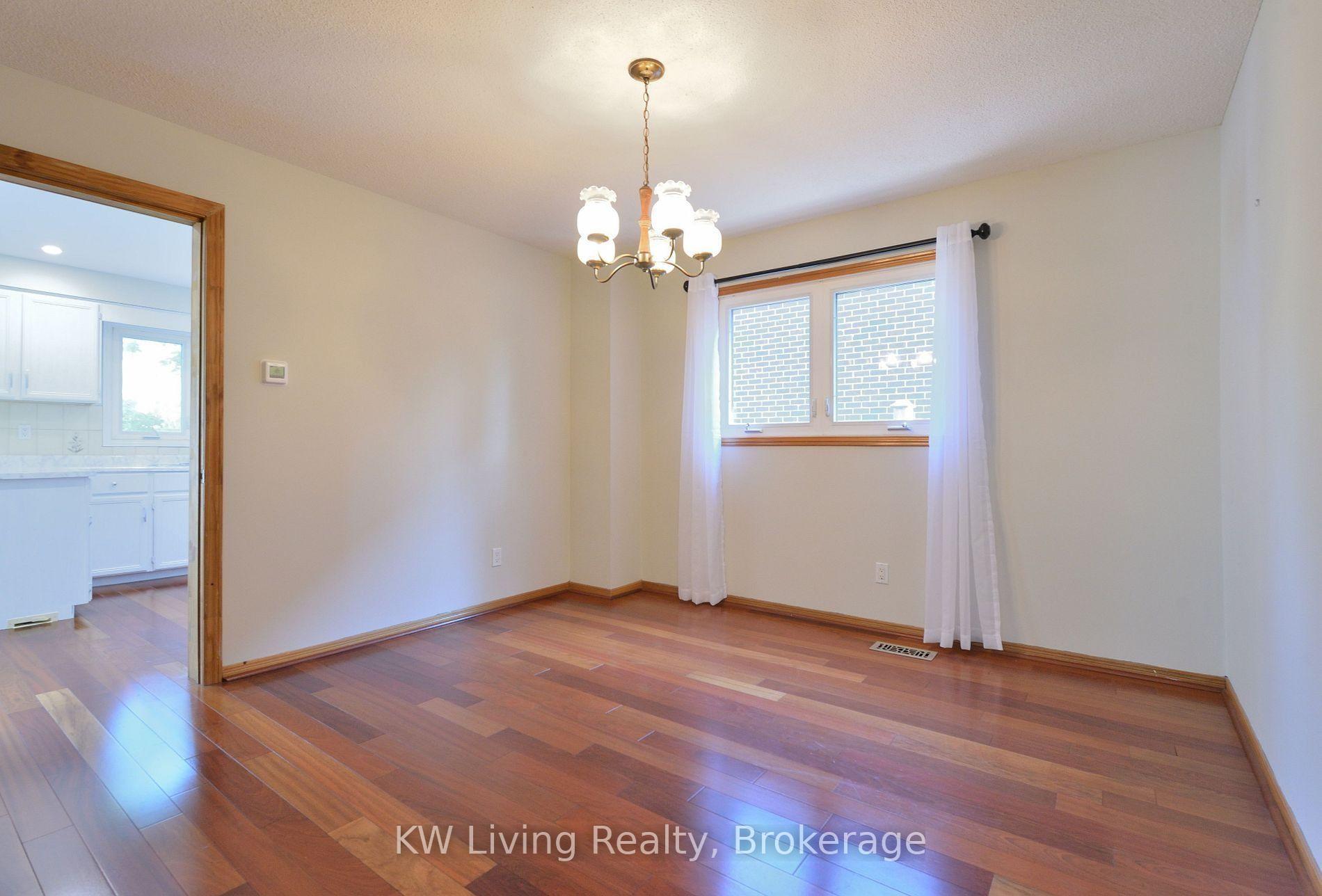 2145 Margot Street, Oakville 4