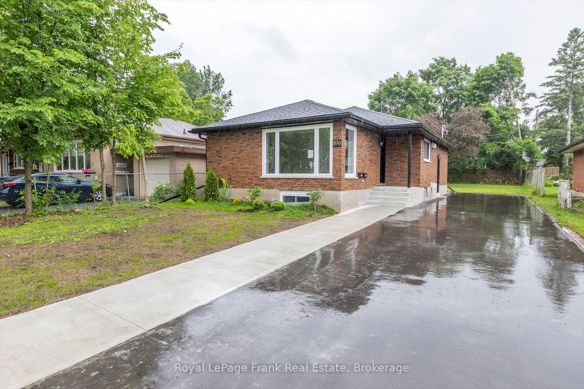 Main - 890 Weller Street, Peterborough 5