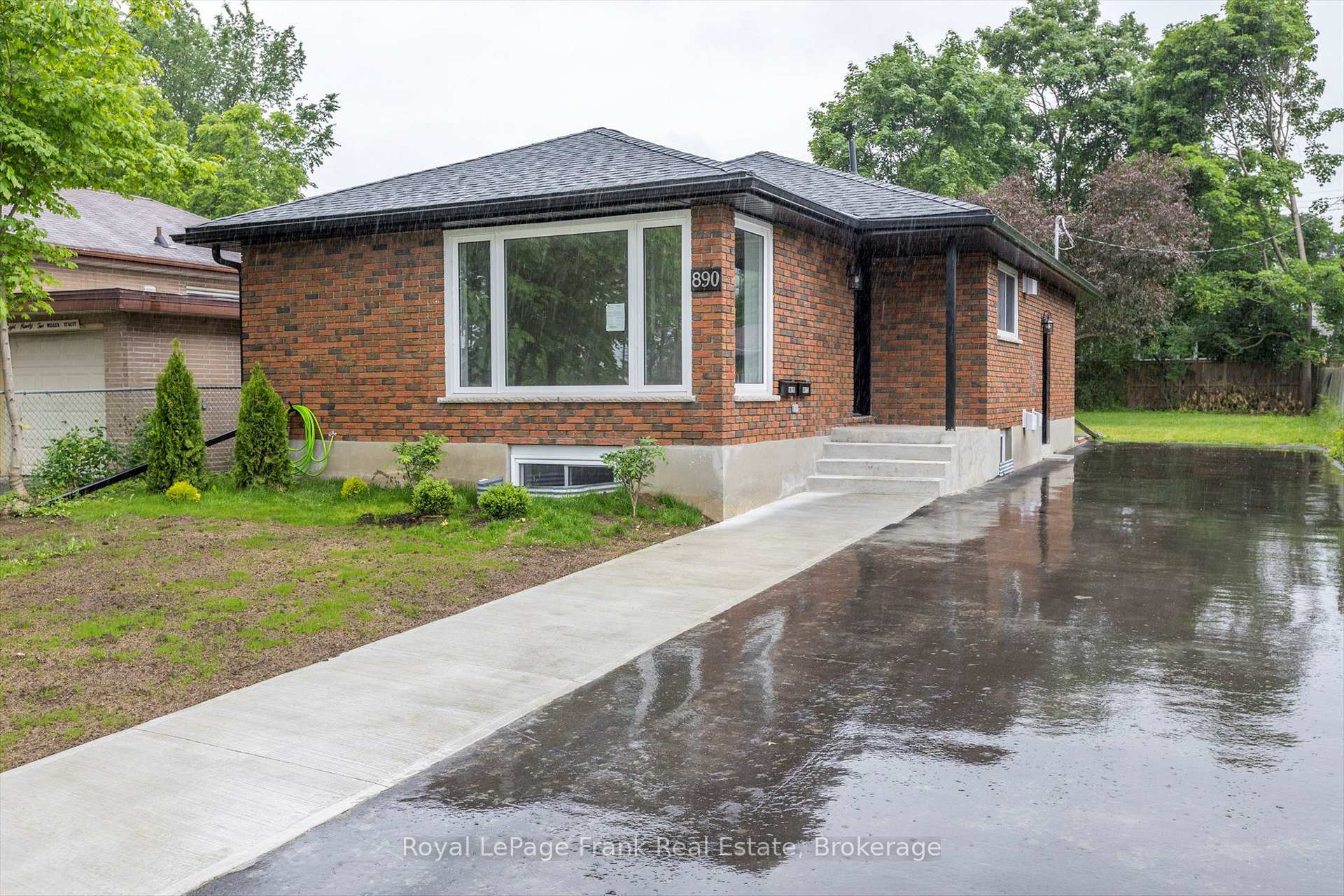 Main - 890 Weller Street, Peterborough 3