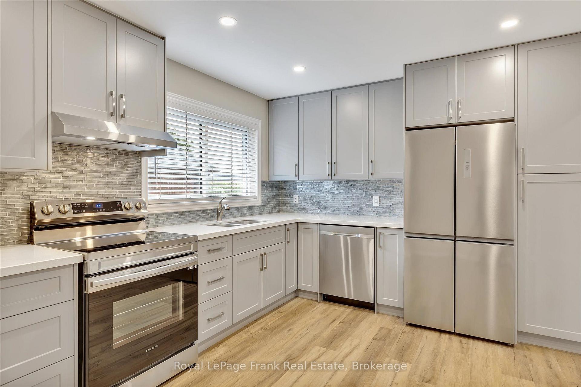 Main - 890 Weller Street, Peterborough