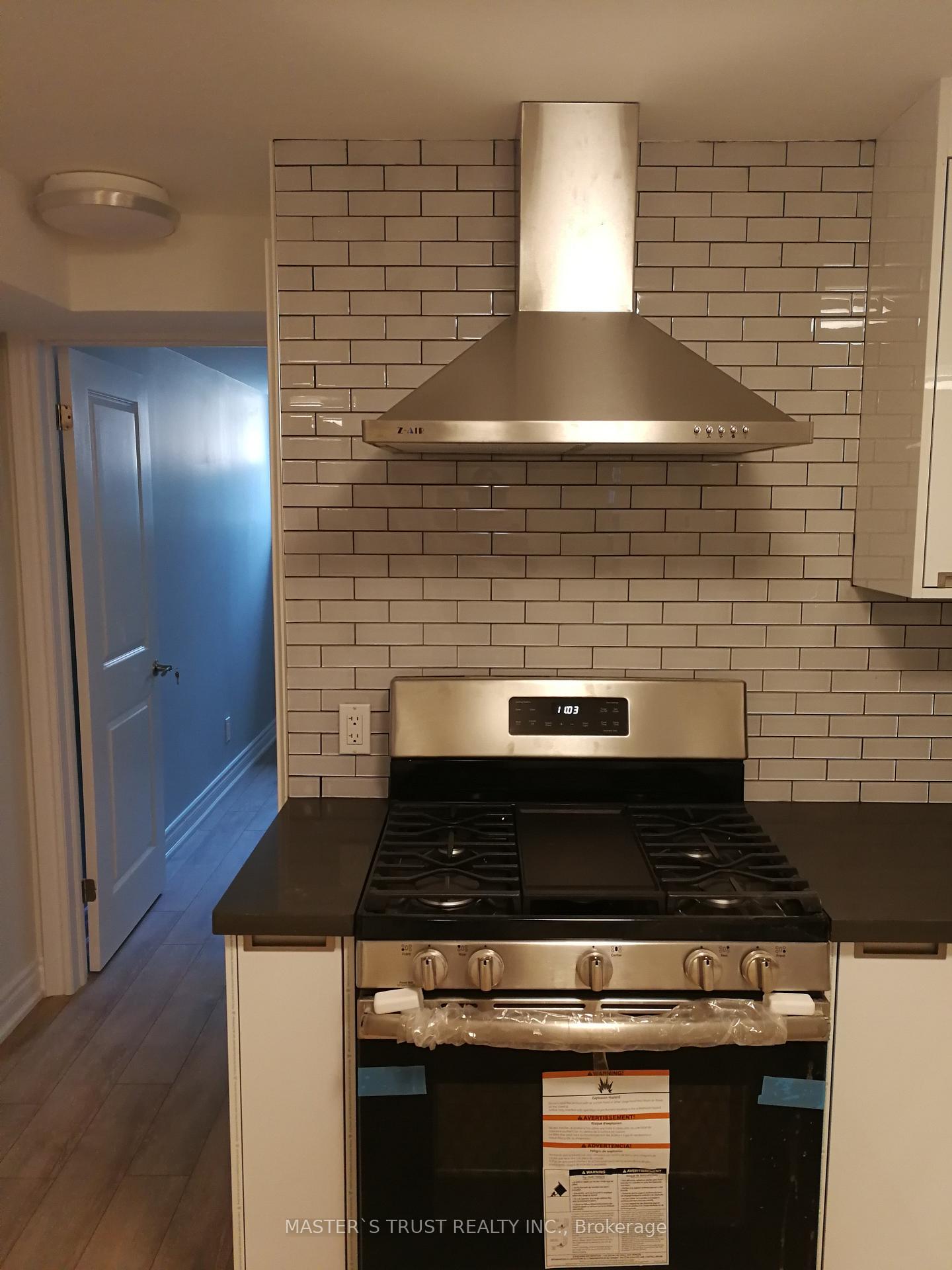 Lowunit - 246 Lippincott Street, Toronto 5