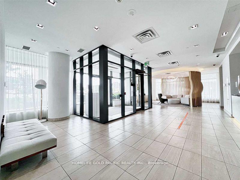 315 - 150 Fairview Mall Drive, Toronto 3