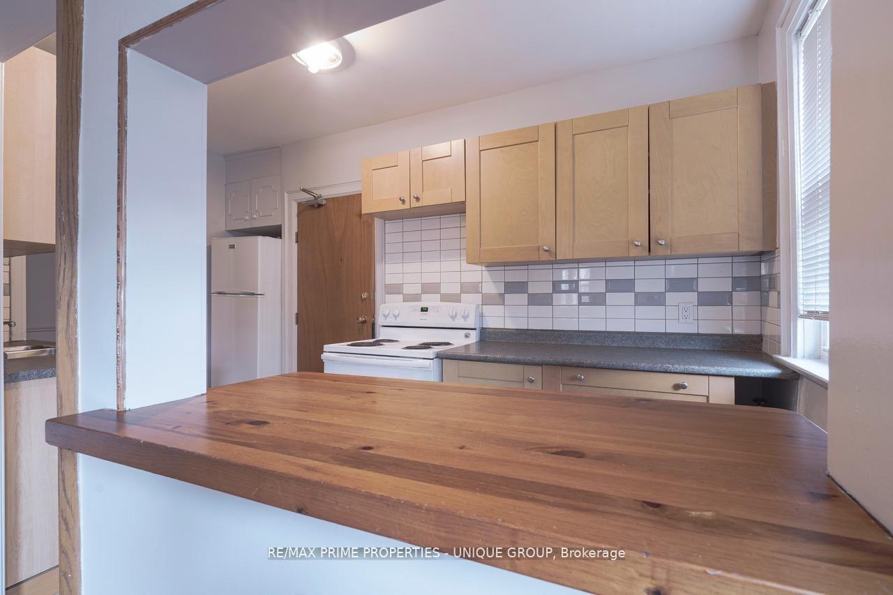 Main - 1 Bonfield Avenue, Toronto 4