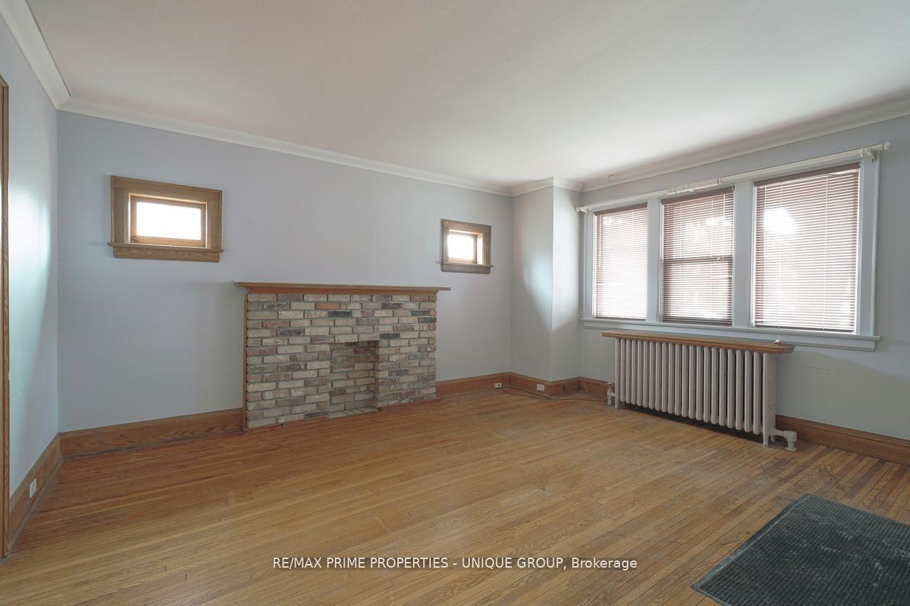 Main - 1 Bonfield Avenue, Toronto 3