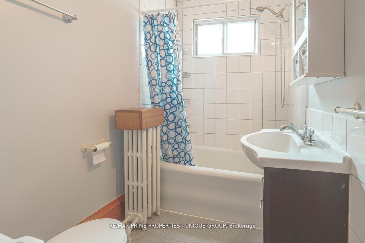 Main - 1 Bonfield Avenue, Toronto 5