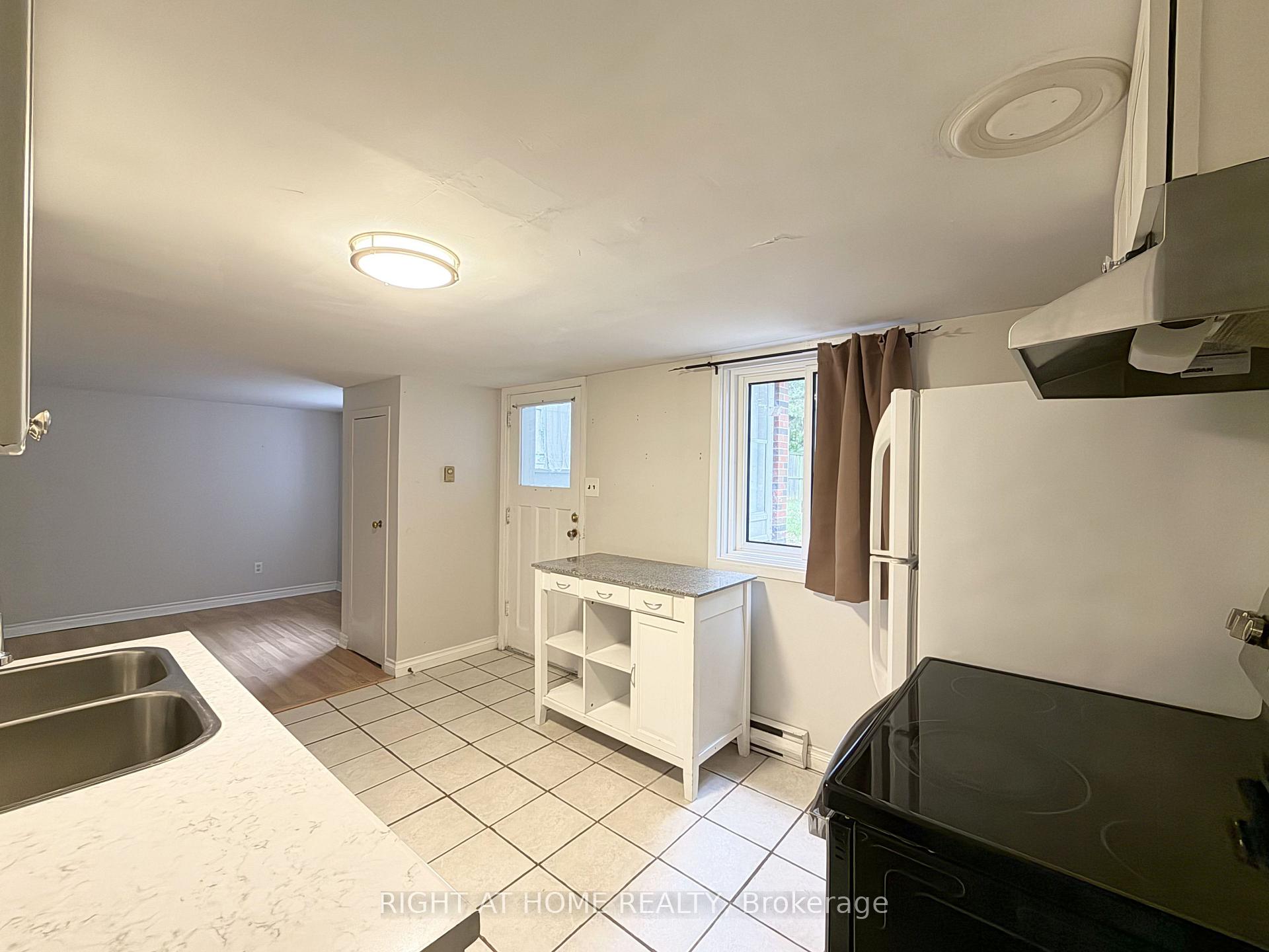 Lower - 214 Greenwood Avenue, Oshawa 4