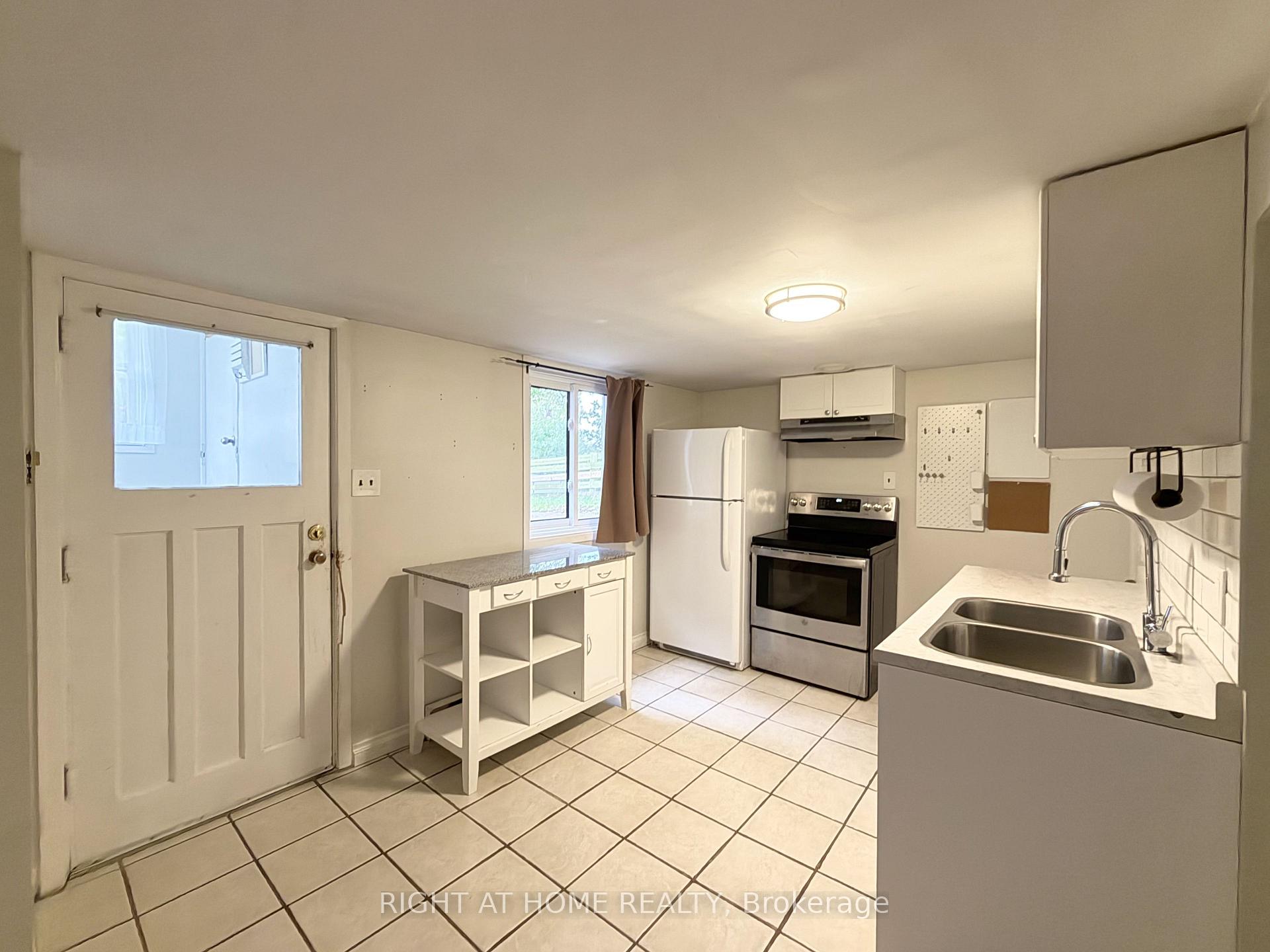Lower - 214 Greenwood Avenue, Oshawa 3