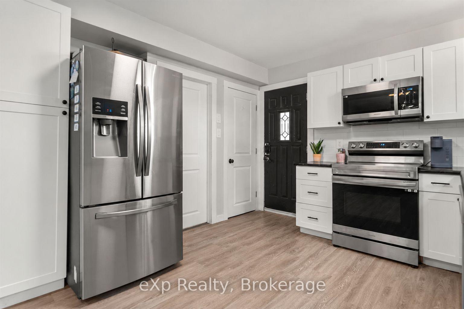 Unit A - 89 College Street E, Belleville 4
