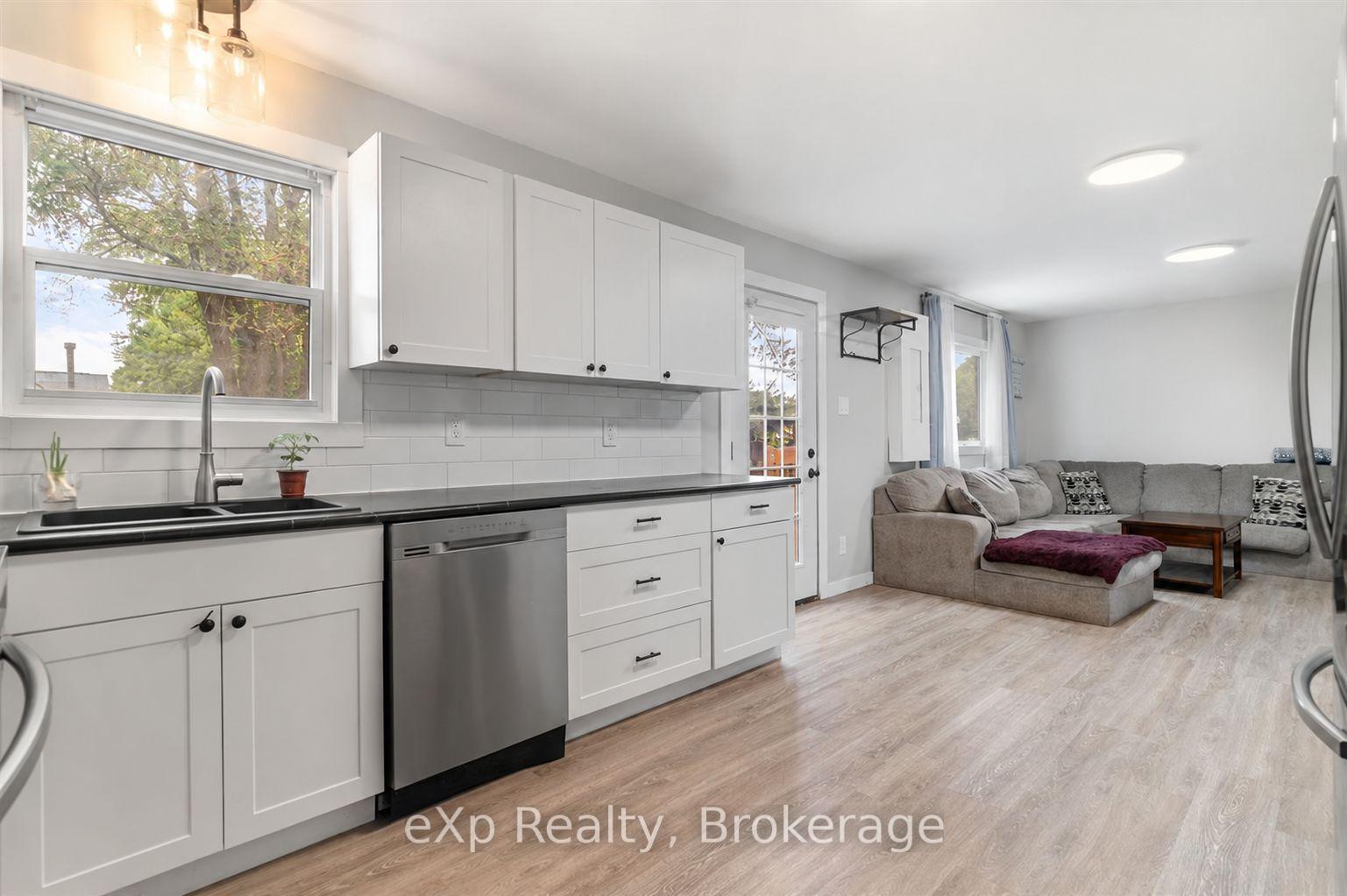 Unit A - 89 College Street E, Belleville 3