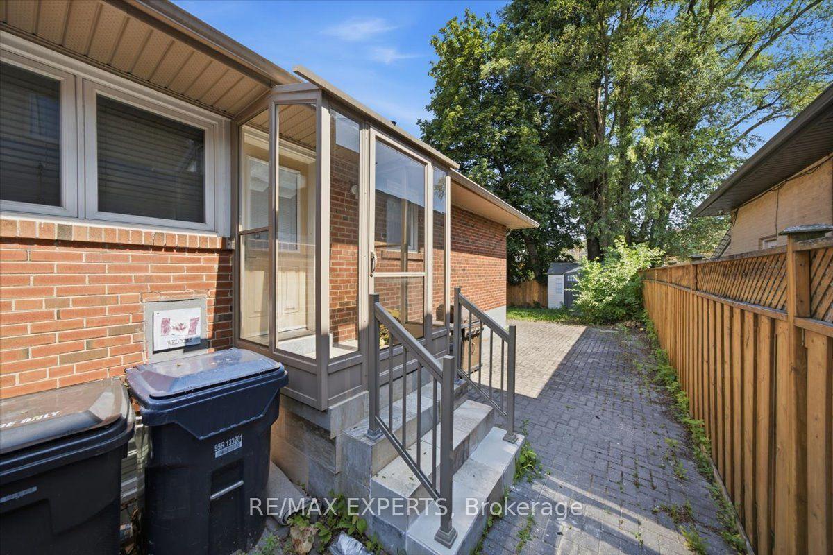 Lower - 51 Clifton Avenue, Toronto 4