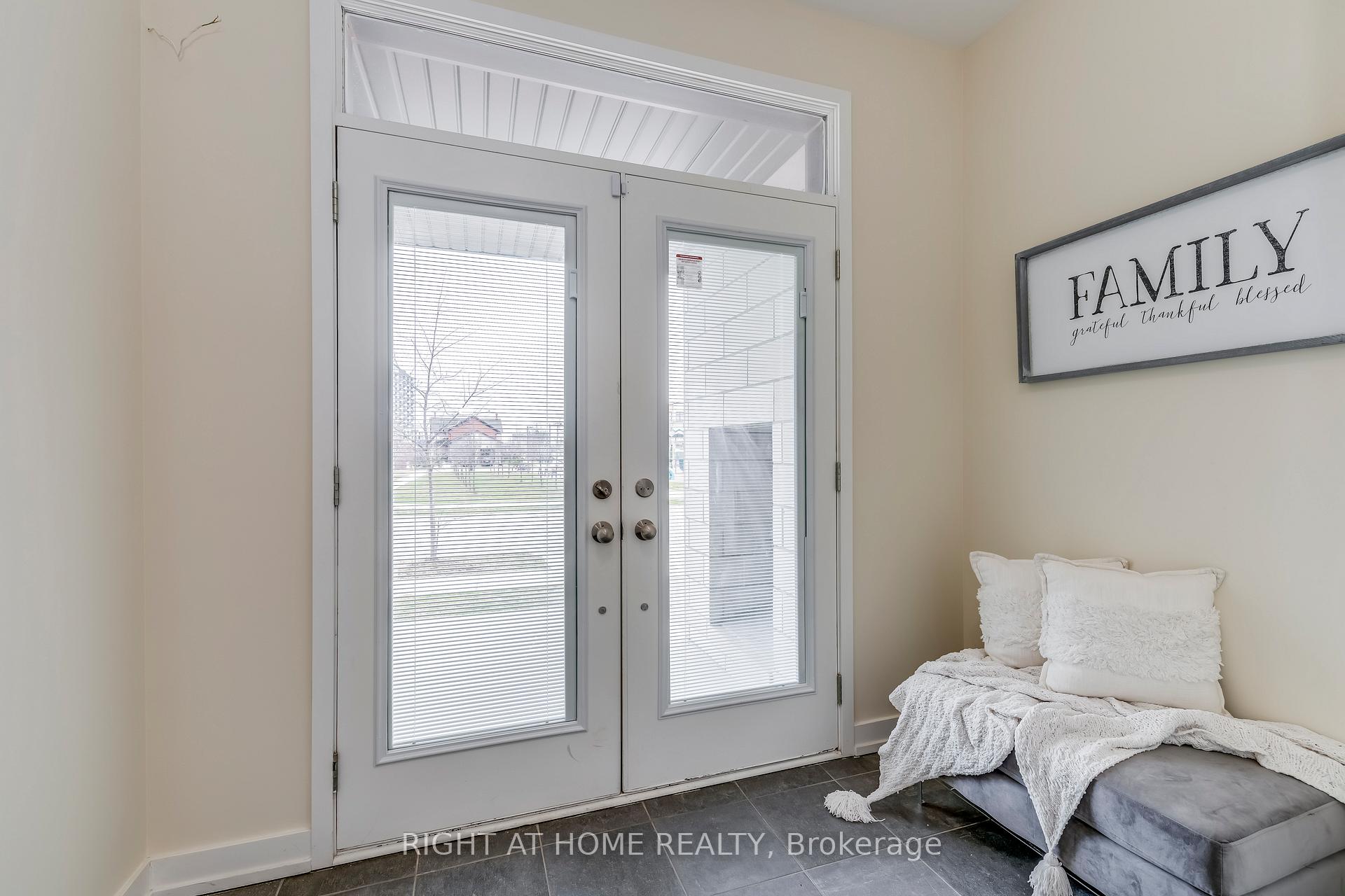 272 Squire Crescent, Oakville 3